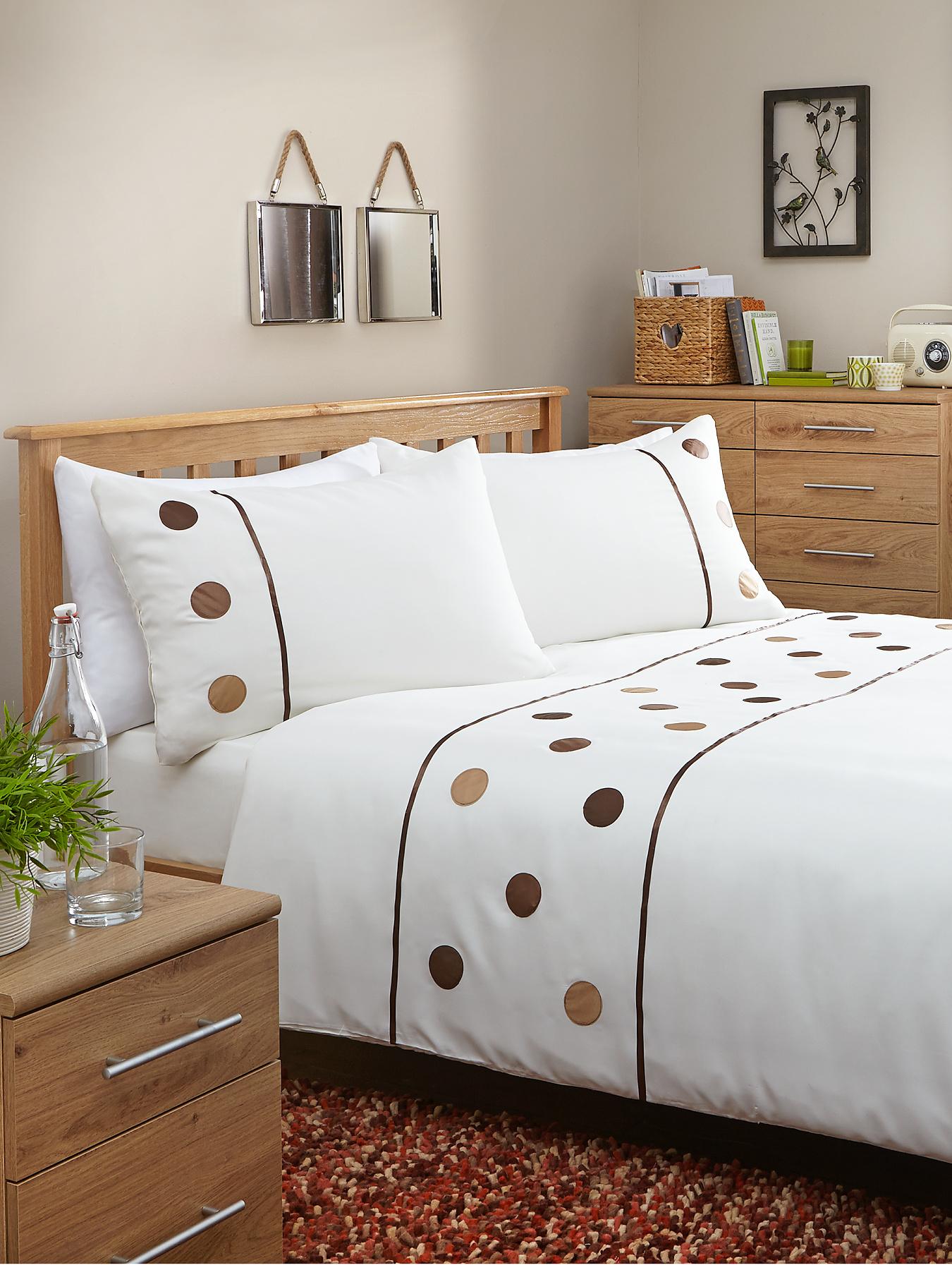 Applique Circles Duvet Cover Set with FREE Fitted Sheet Applique Circles Duvet Cover Set with FREE Fitted Sheet