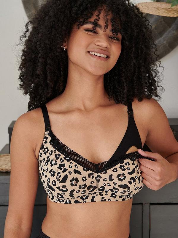 Cotton nursing bra with drop-down cups and adjustable straps