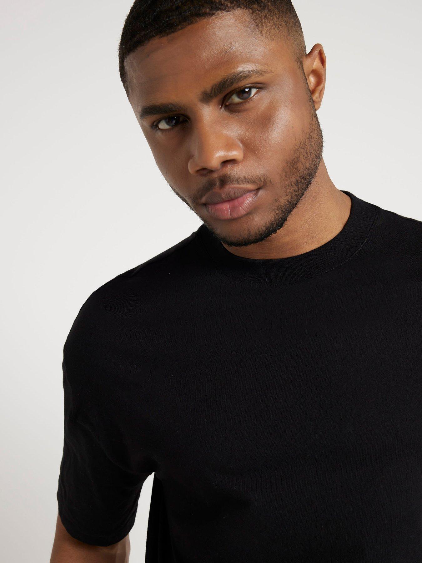 Image 4 of 5 of River Island 2 Pack&nbsp;of&nbsp;Oversized Fit Plain T-Shirts - Black