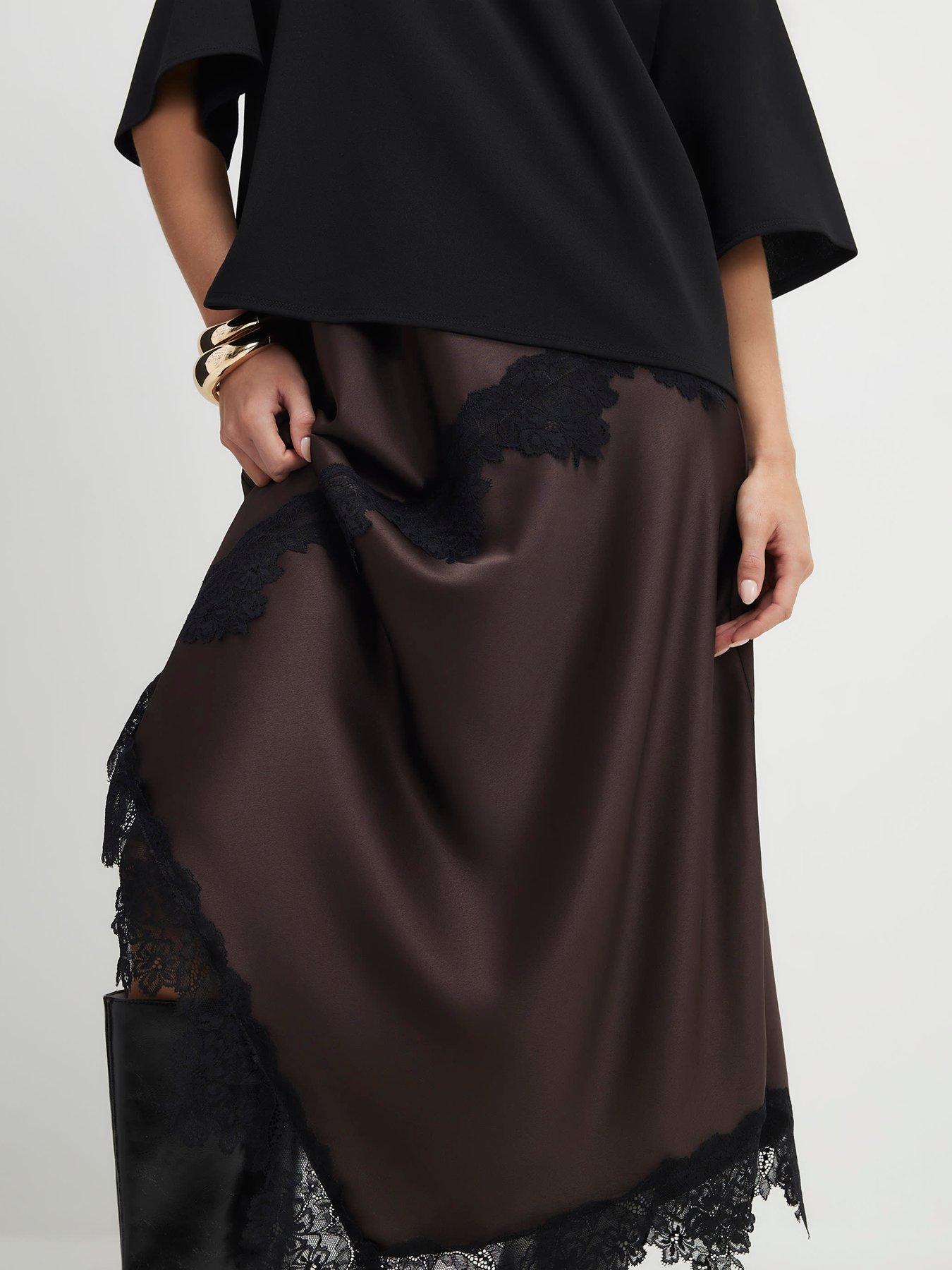 Image 4 of 4 of River Island Petite Lace Hybrid T-shirt Maxi Dress - Brown
