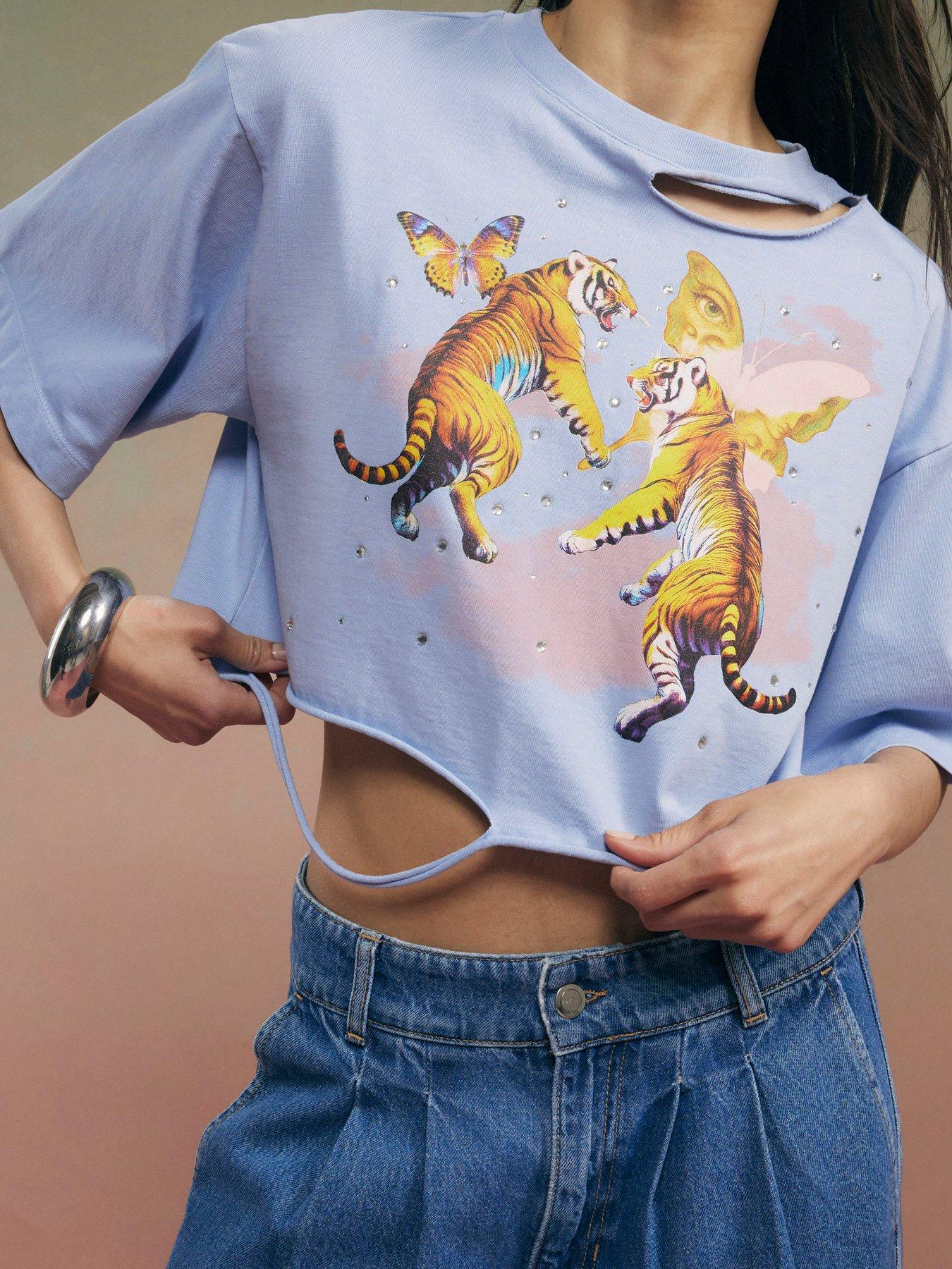 Image 4 of 4 of River Island Year Zero Tiger Graphic Crop T-shirt - Blue