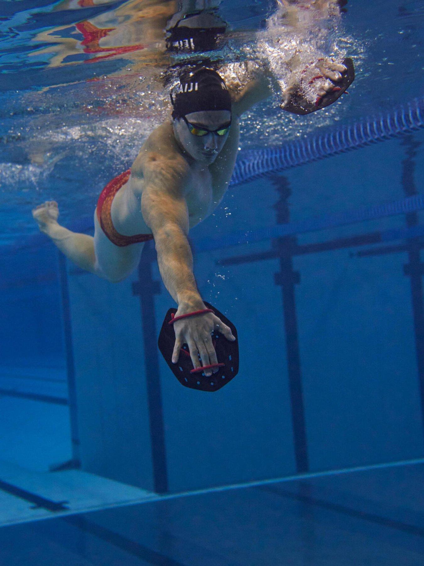 Image 6 of 6 of Decathlon Swimming Hand Paddles 900 XL - Black