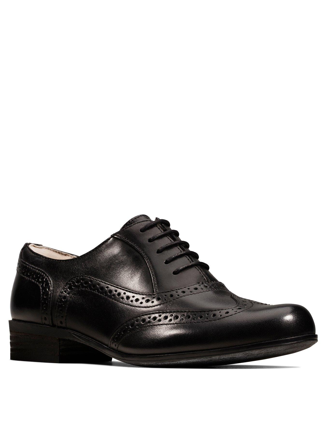 Clarks navy outlet brogues