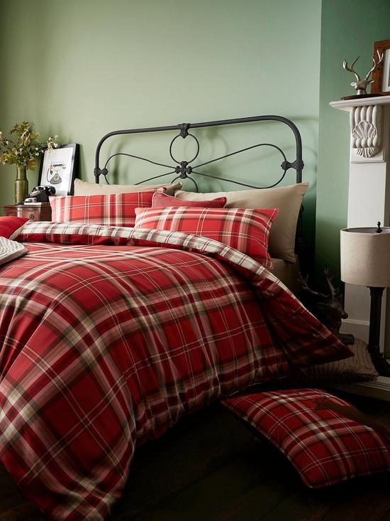 front image of catherine-lansfield-kelsonbspduvet-cover-set-red