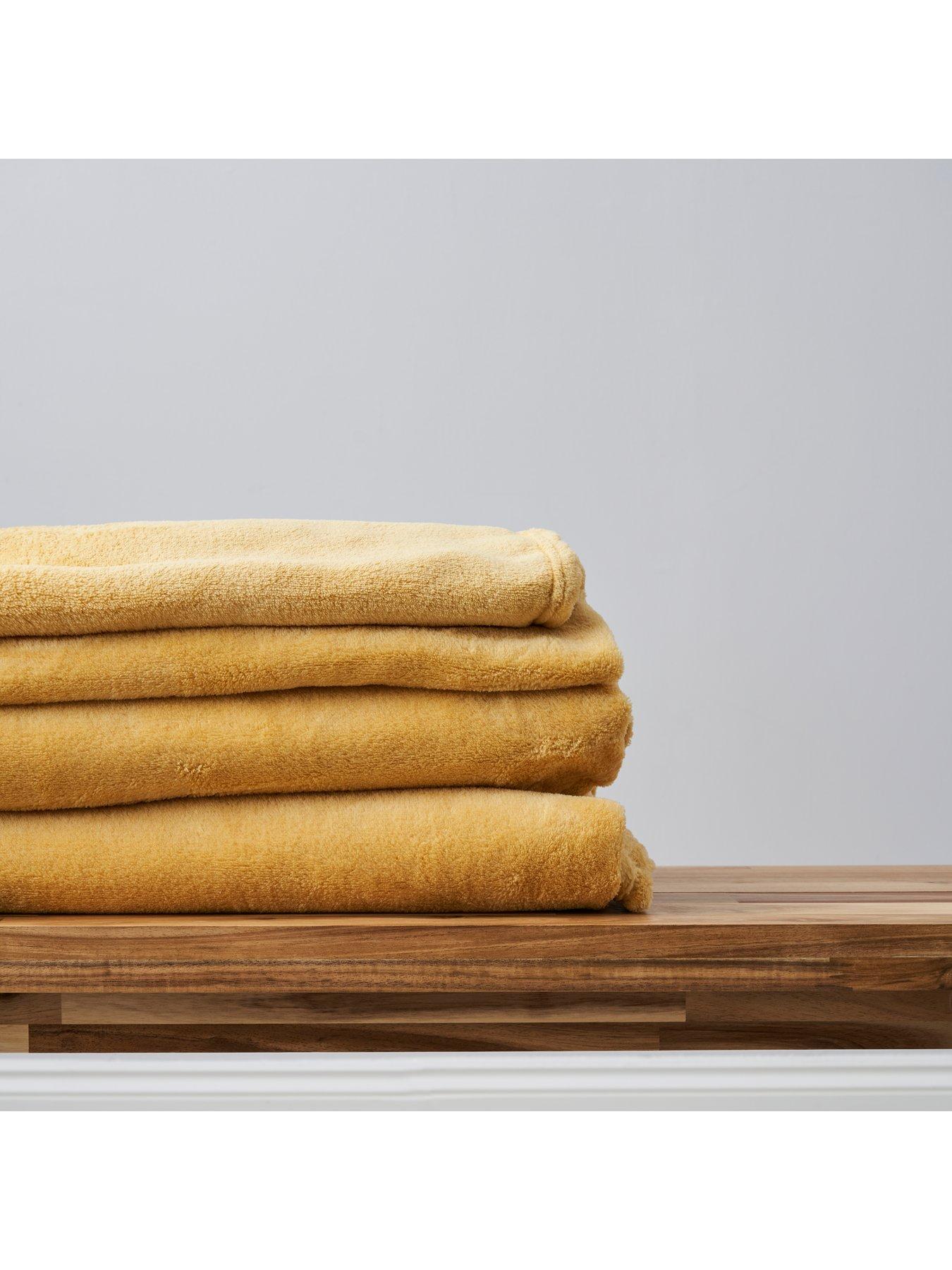 Image 2 of 4 of The Very Collection Jumbo Fleece Throw - Black