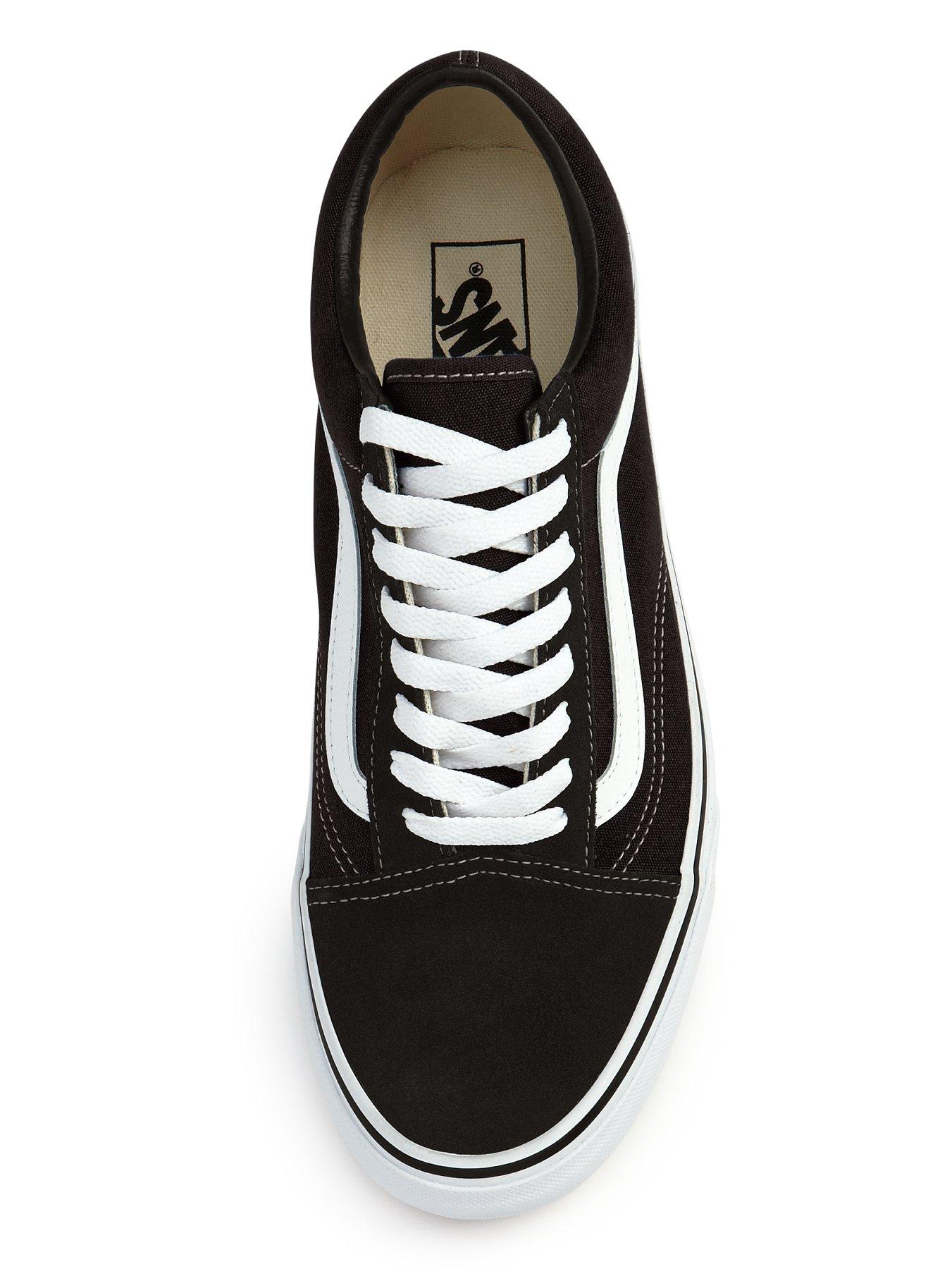 Vans old skool on sale black and white outfit