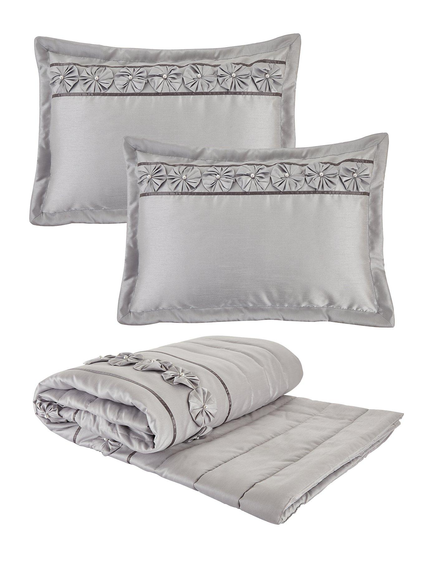 Franchesca Bedspread Throw And Pillow Shams Set review