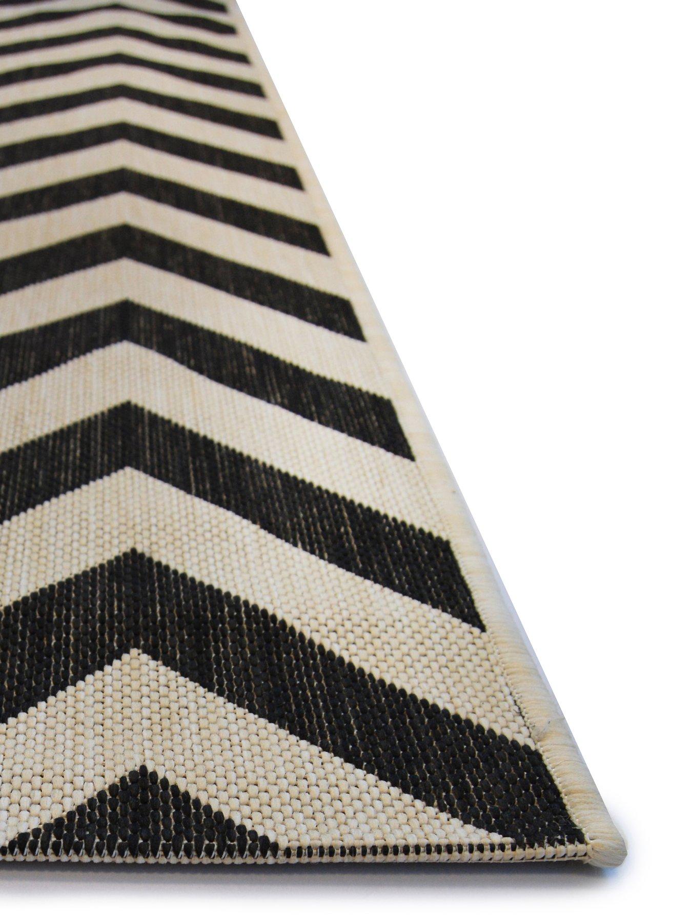 Image 5 of 5 of The Very Collection Chevron Indoor/Outdoor Flatweave Runner - Black/White