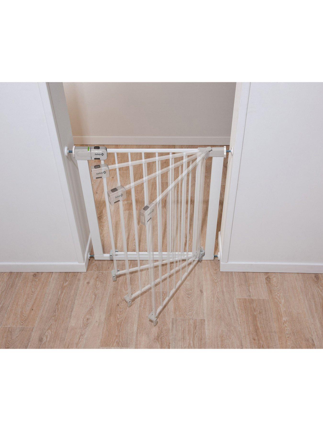 Safety 1st Securtech Auto Close Metal Baby Safety Gate Very Co Uk