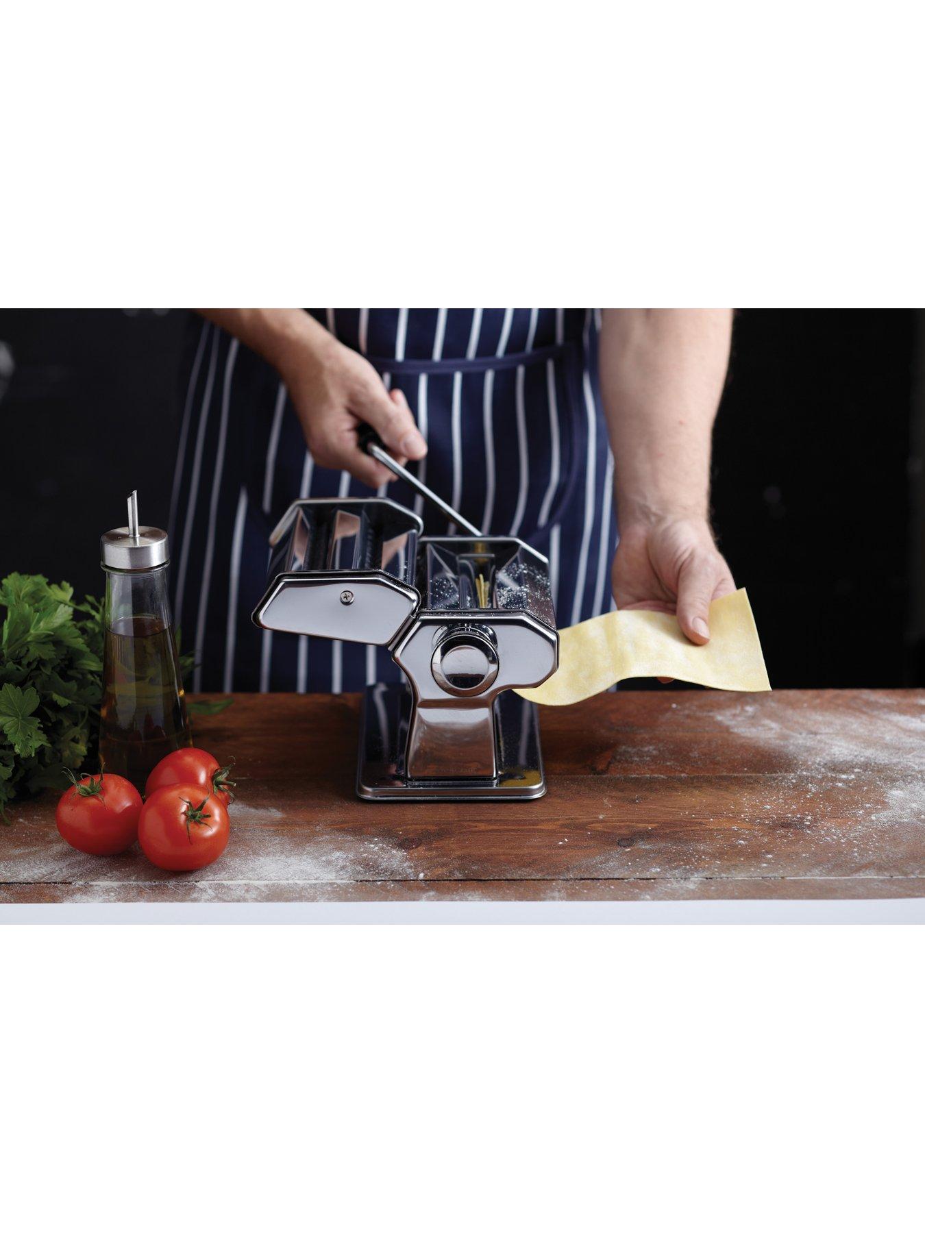 Image 3 of 5 of KitchenCraft Deluxe Pasta Machine