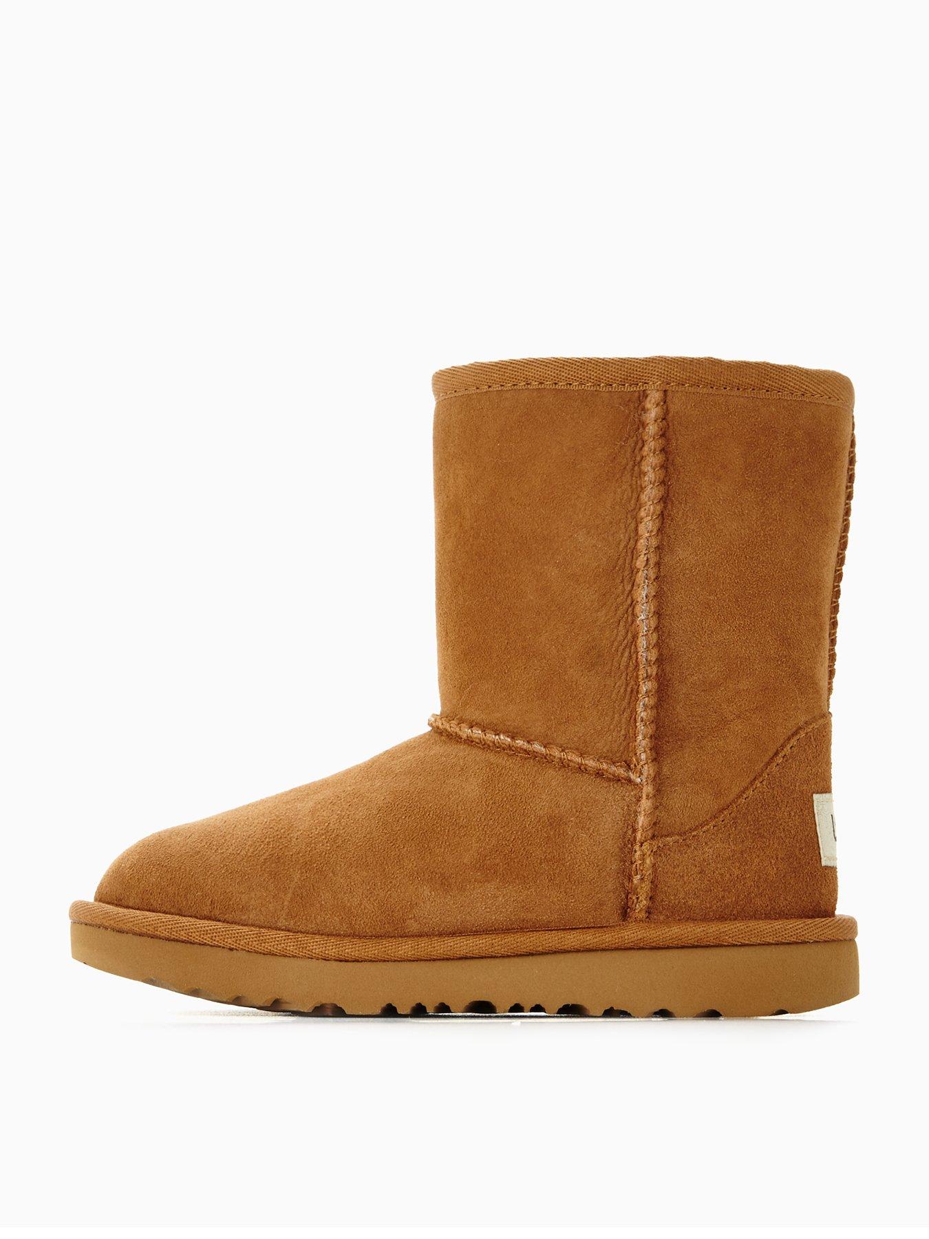 Ugg classic hot sale short tan