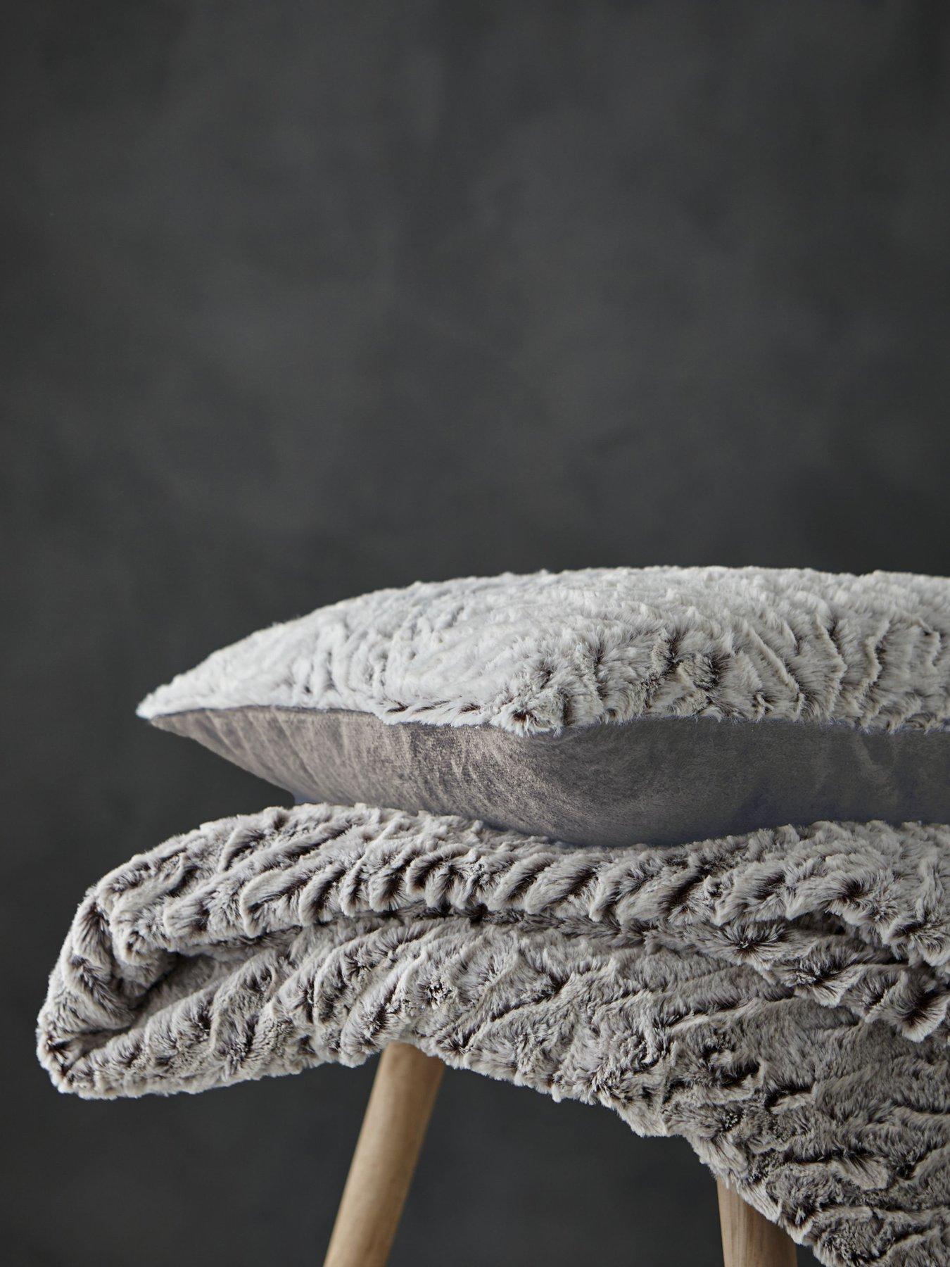 Catherine Lansfield Faux Fur Wolf Throw - Grey