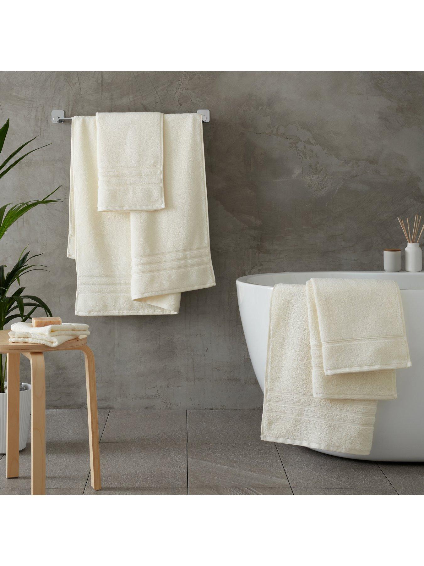 Image 2 of 5 of Catherine Lansfield 6-Piece Zero Twist Towel Bale