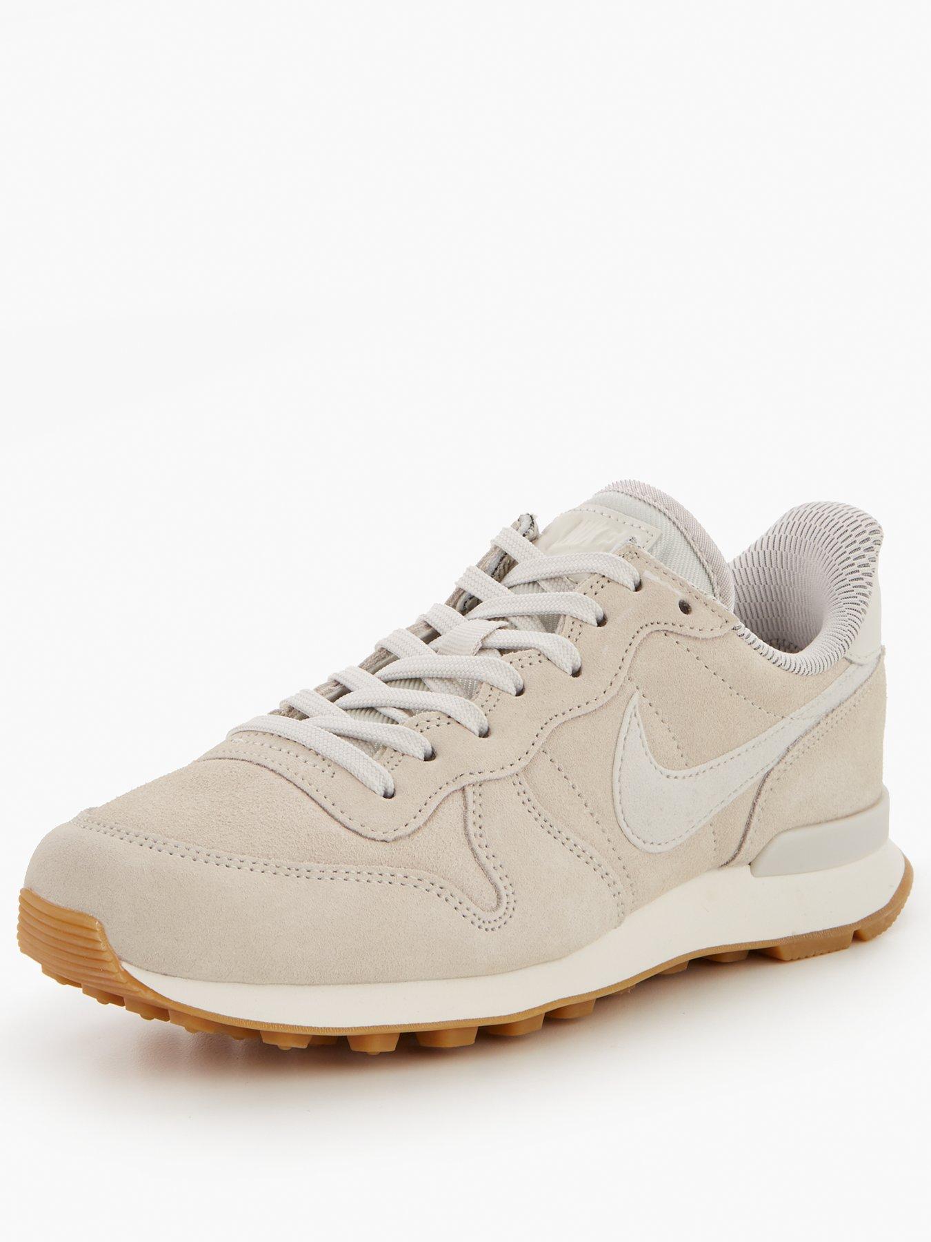 nike internationalist beige suede