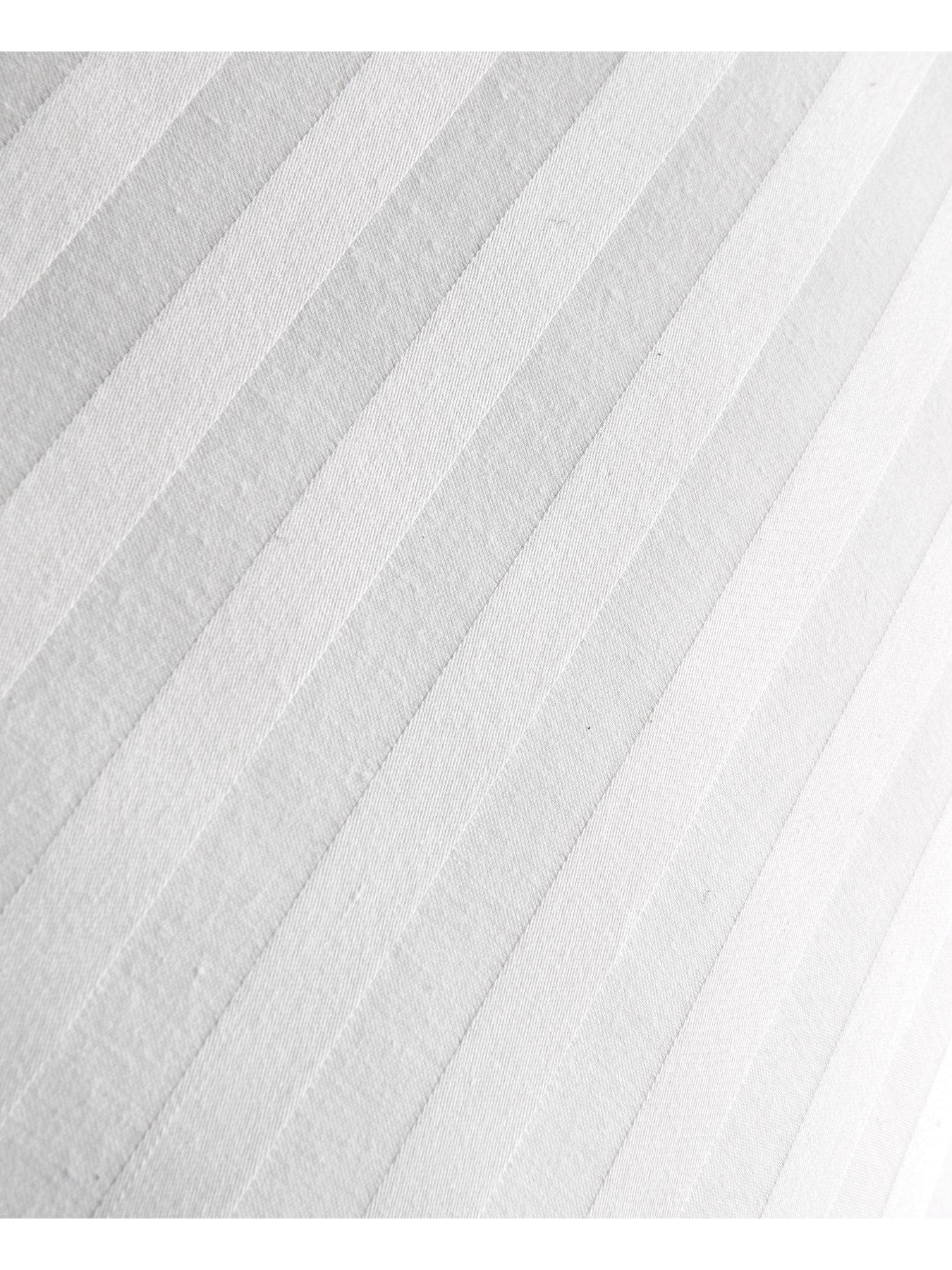 Image 3 of 4 of The Very Collection Ultimate Luxury White Goose Down 13.5 Tog Duvet