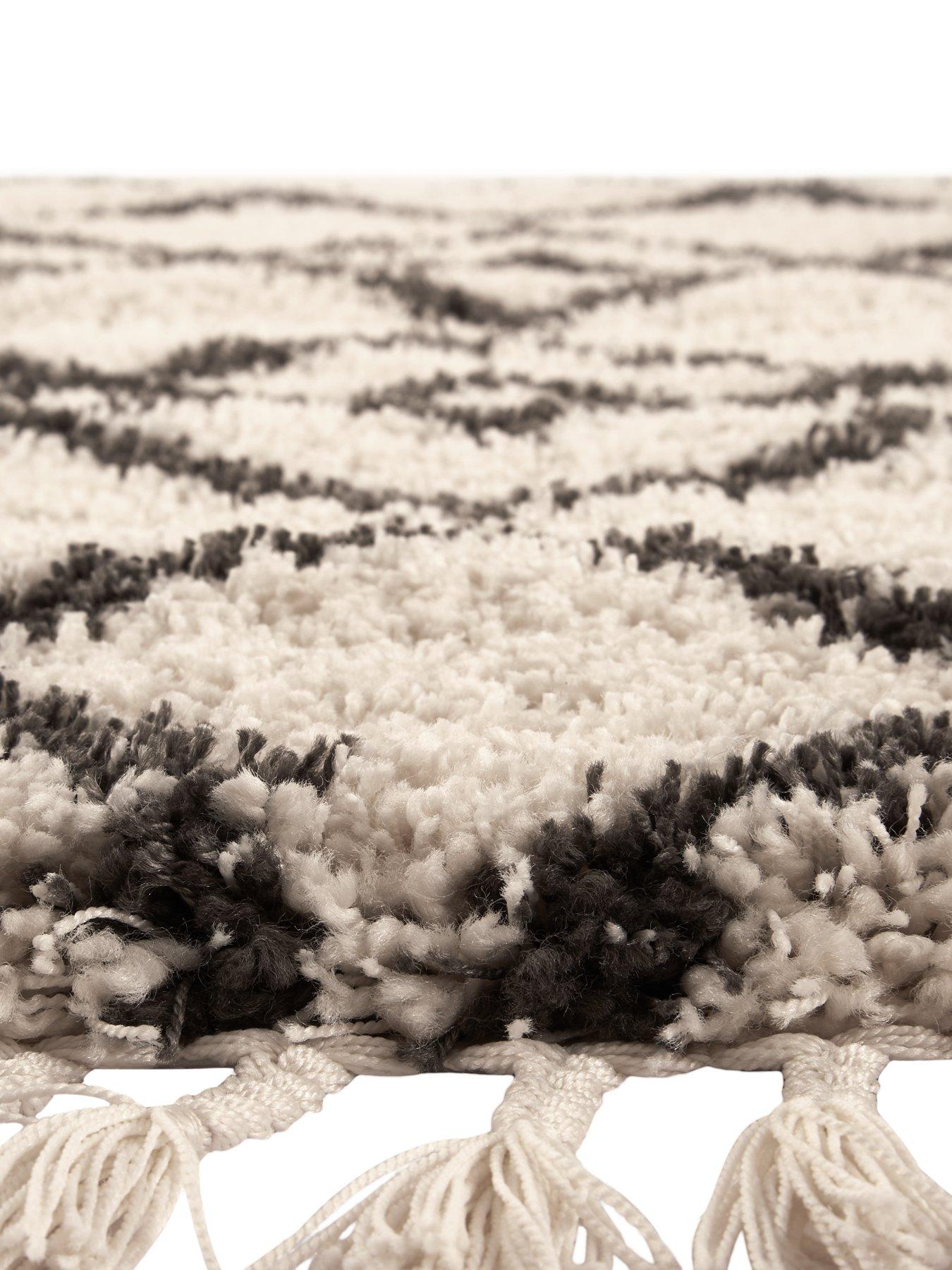 Image 3 of 4 of Very Home Calandre Fringed Rug