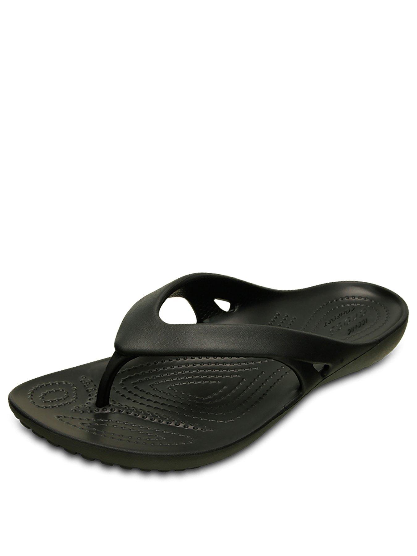 crocs black flip flops