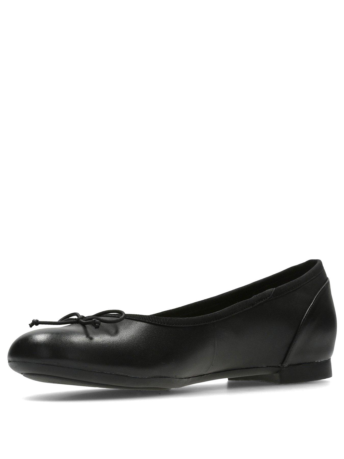 clarks wide fit black shoes