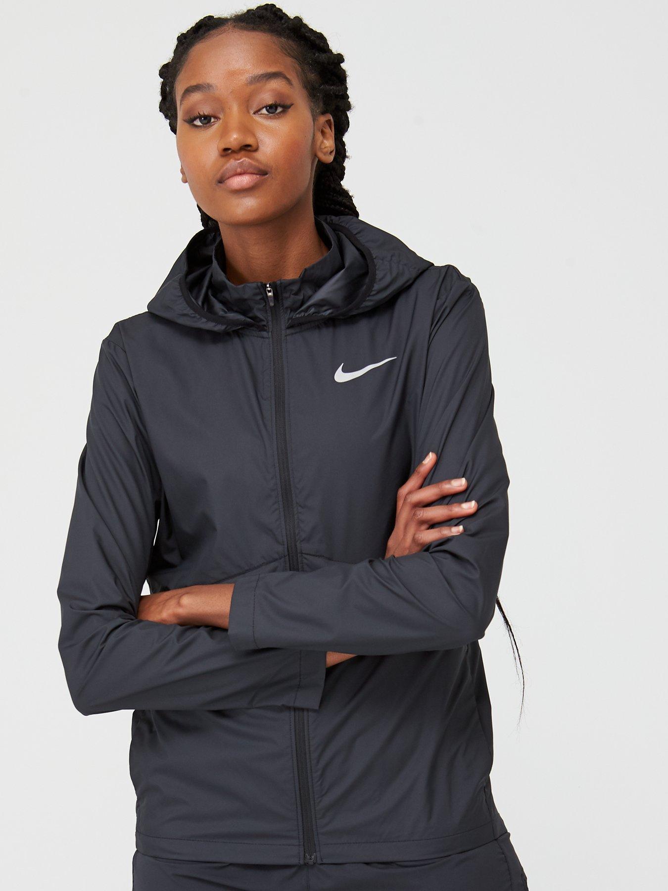 nike running essentials jackets in black