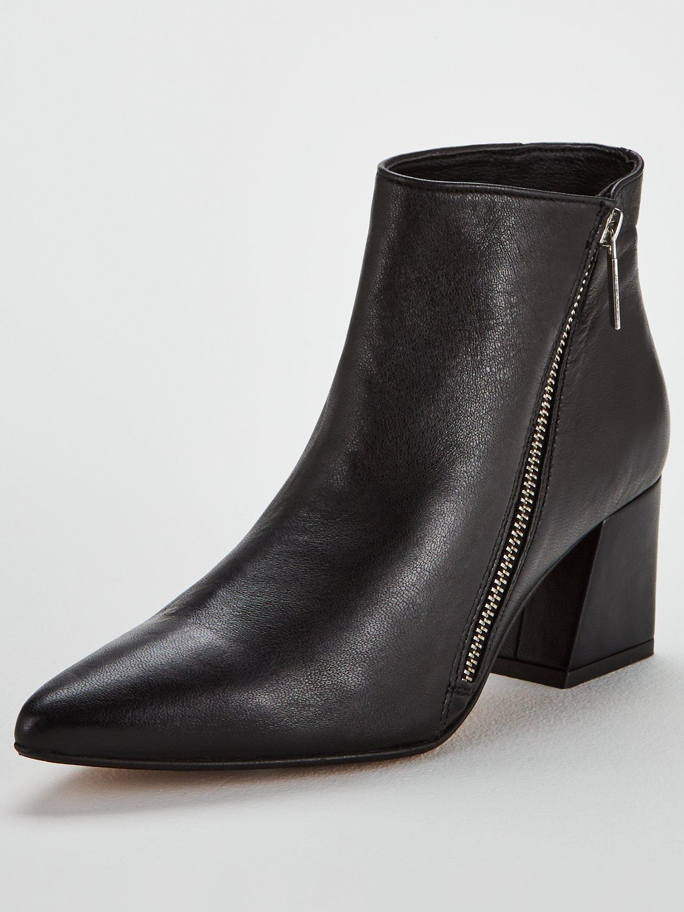 carvela signet boot
