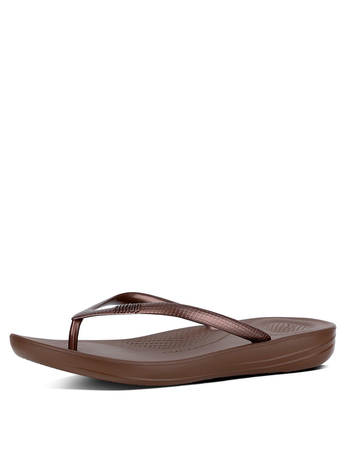 Fitflop's pool sliders that have been described as 'like yoga for