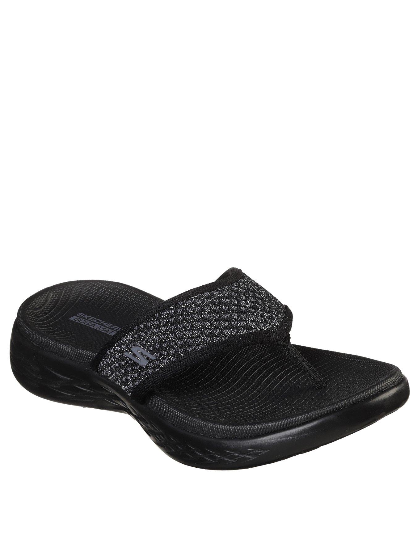 sketchers black flip flops