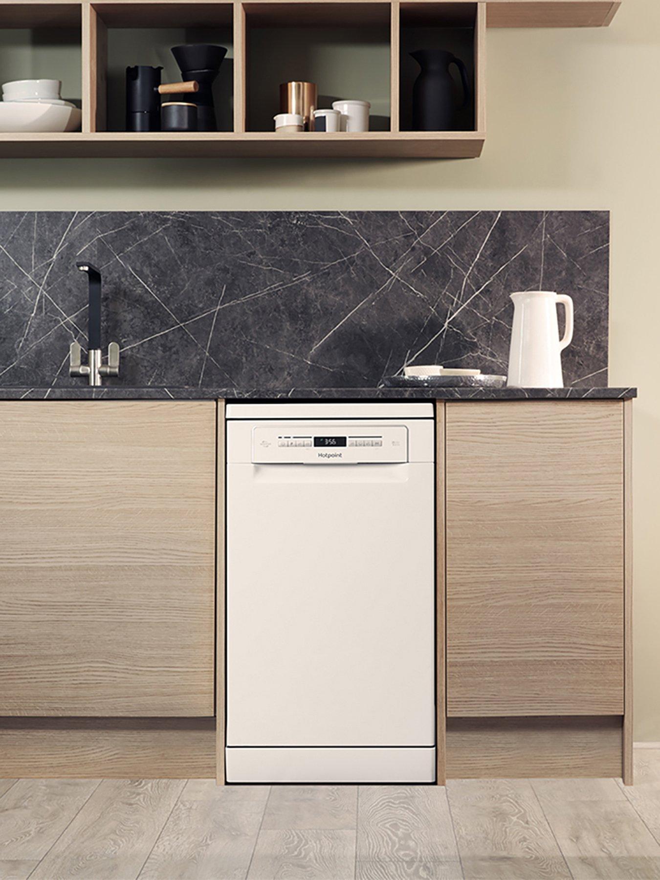 Image 3 of 7 of Hotpoint Clover HSFO3T223WUKN 10-Place Slimline Dishwasher with Quick Wash and 3D Zone Wash - White