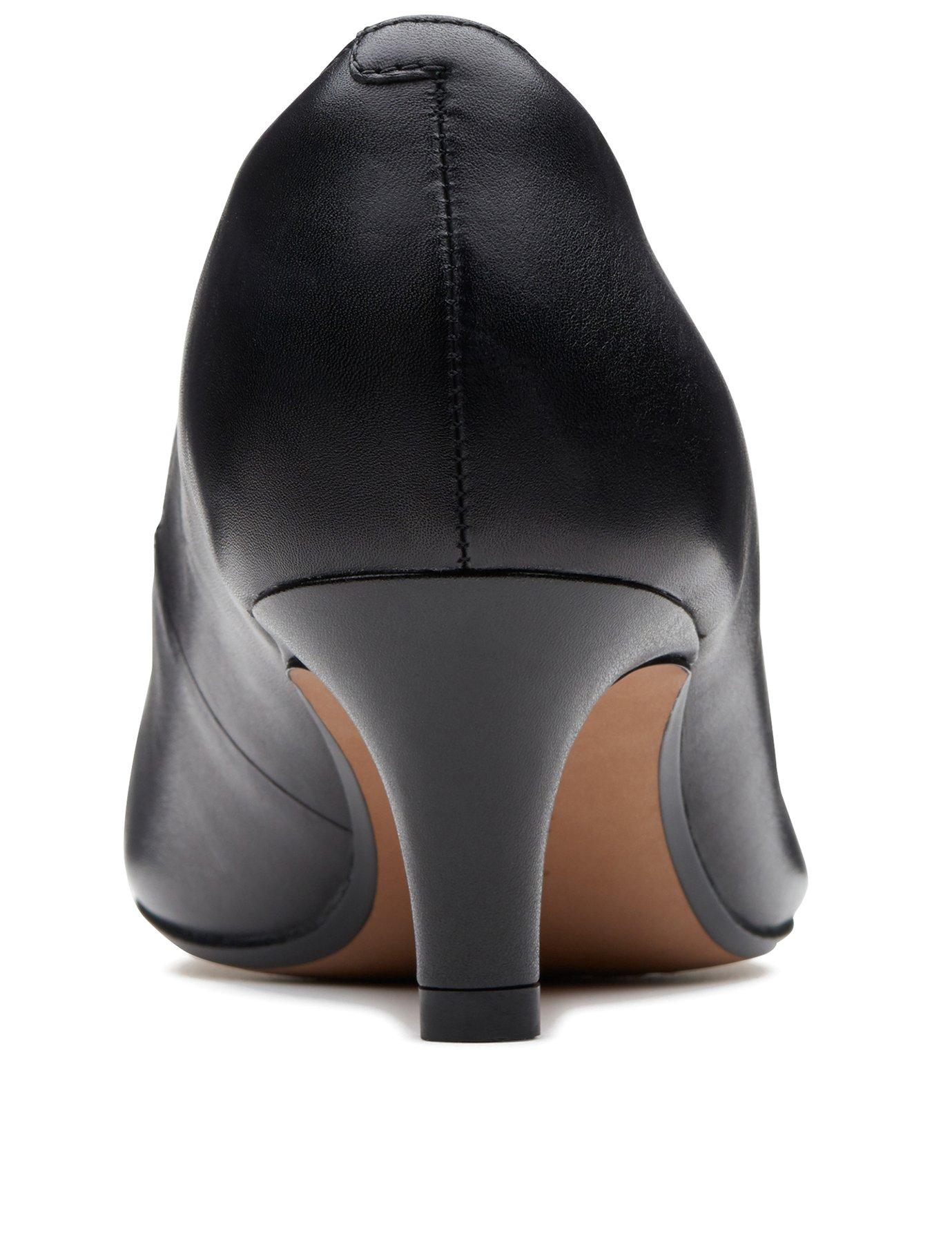 wide fit clarks