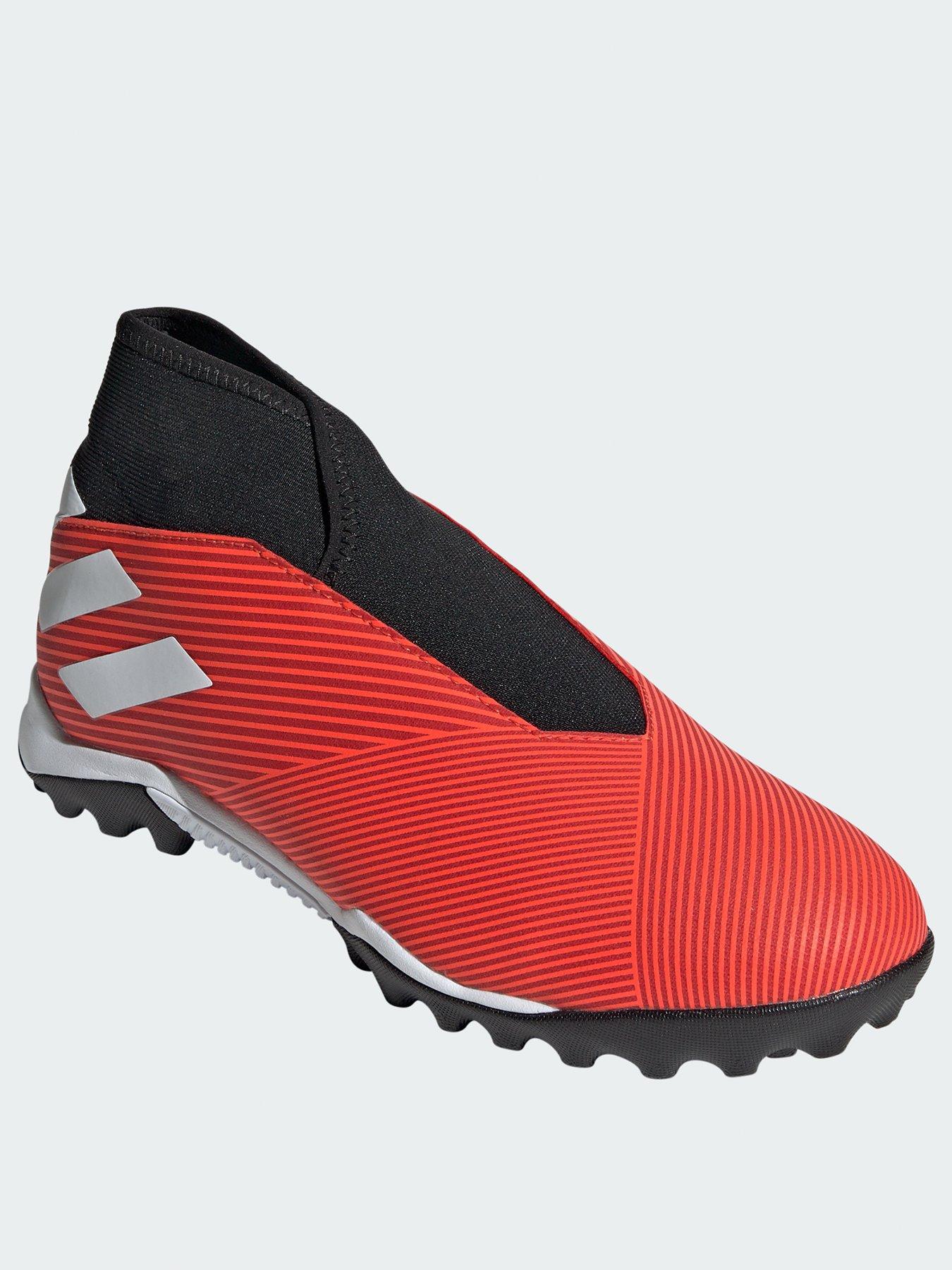 mens laceless football boots