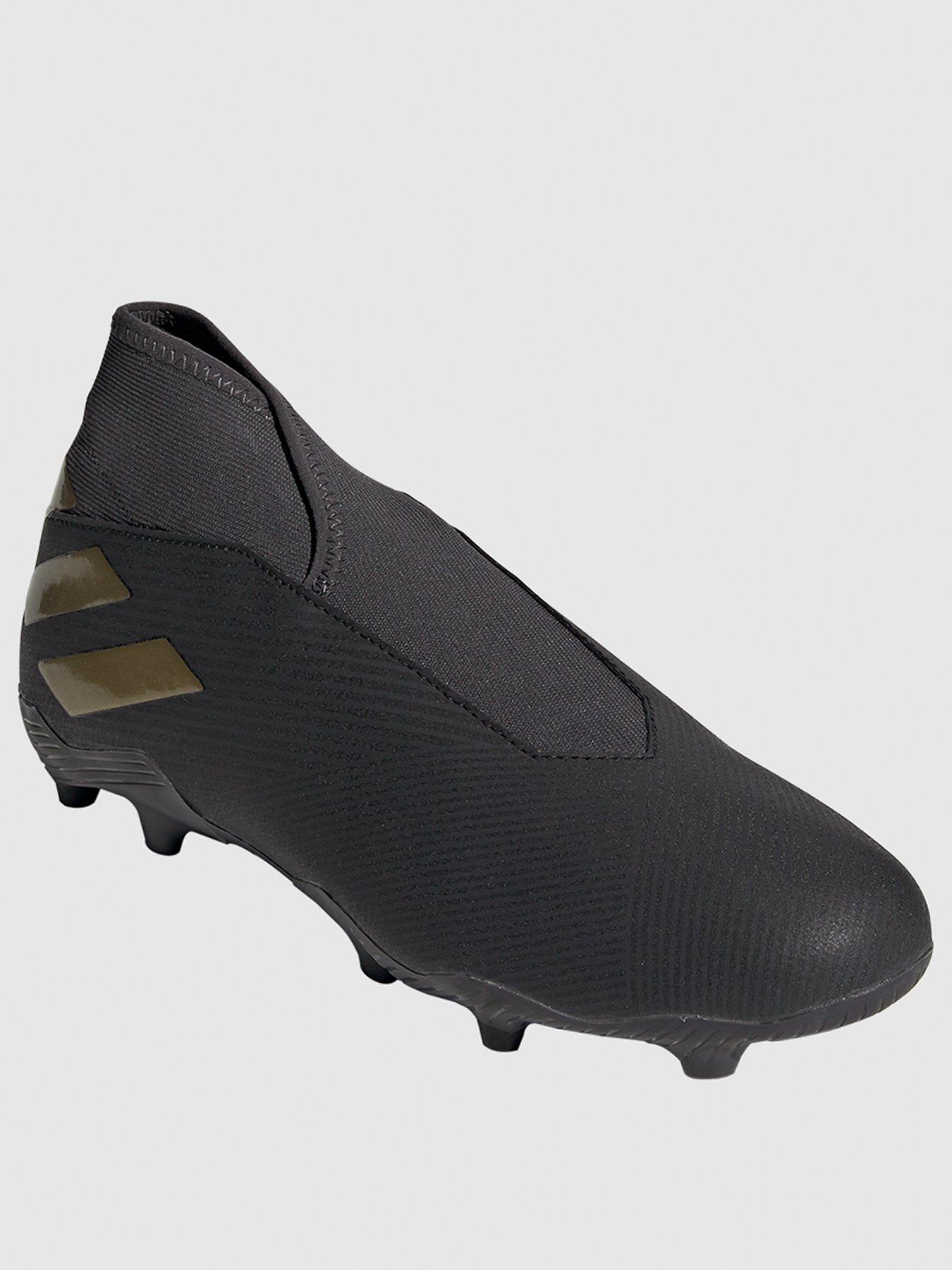 laceless football shoes