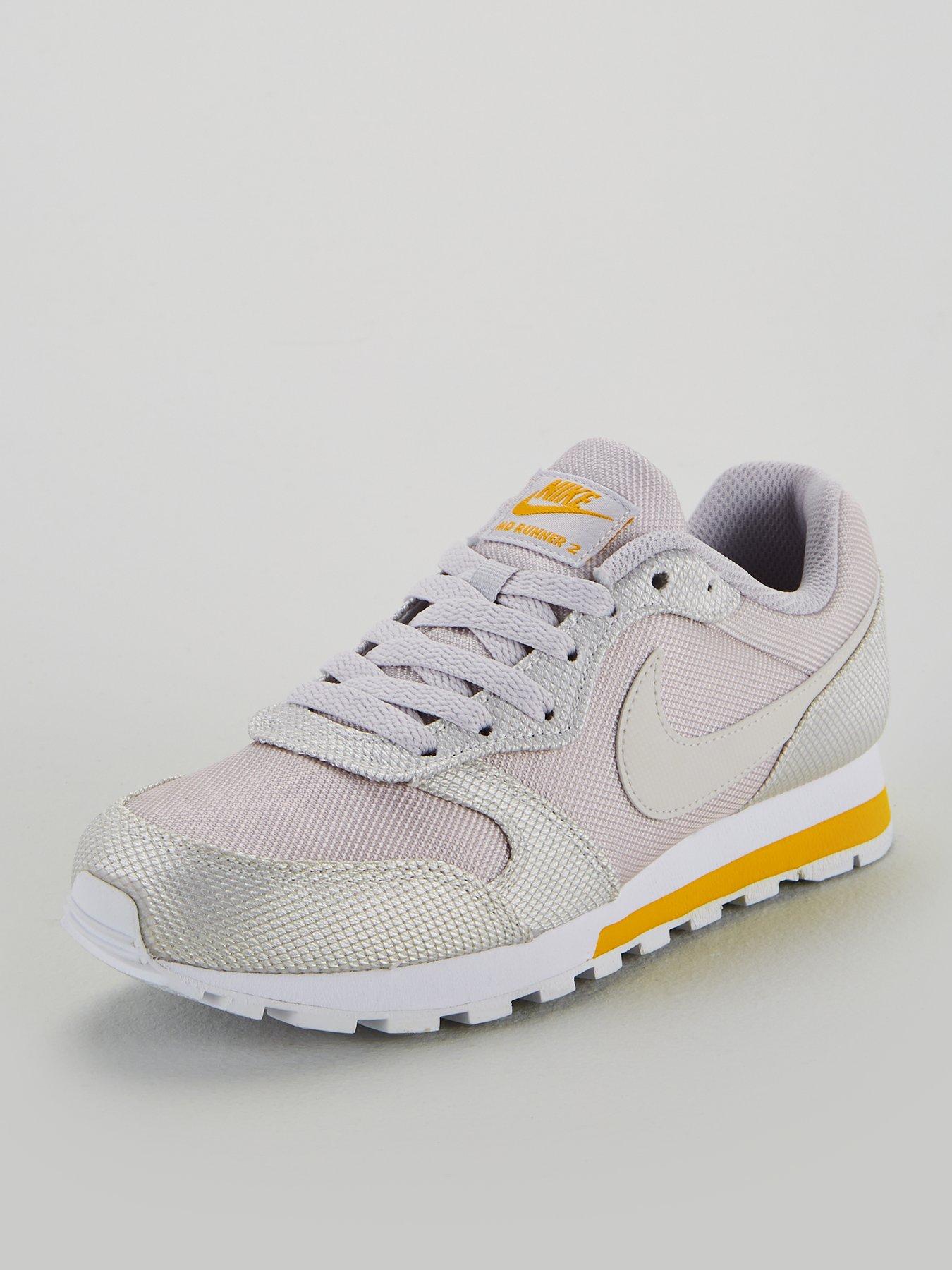 nike md runner white