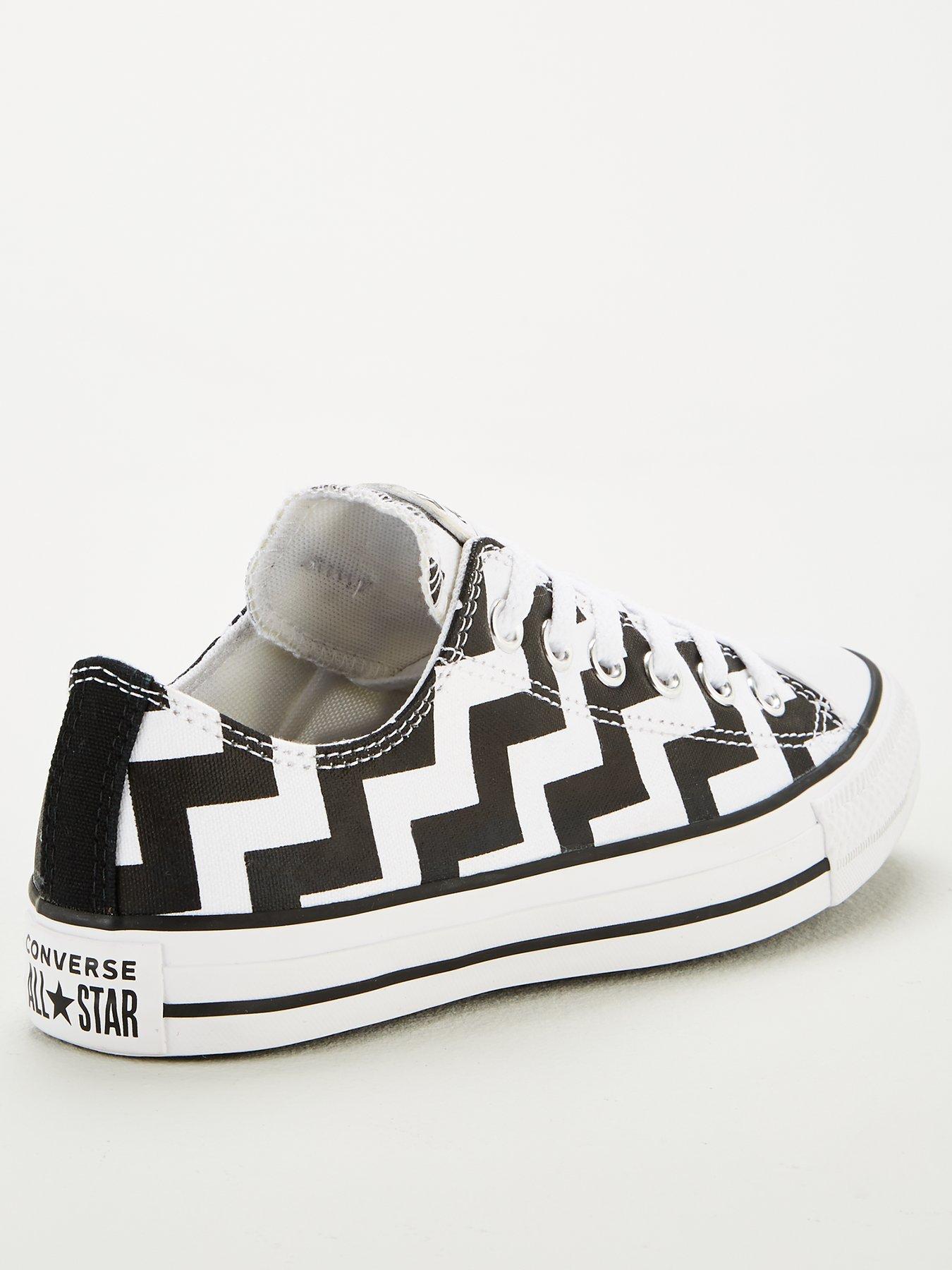 black and white low cut converse
