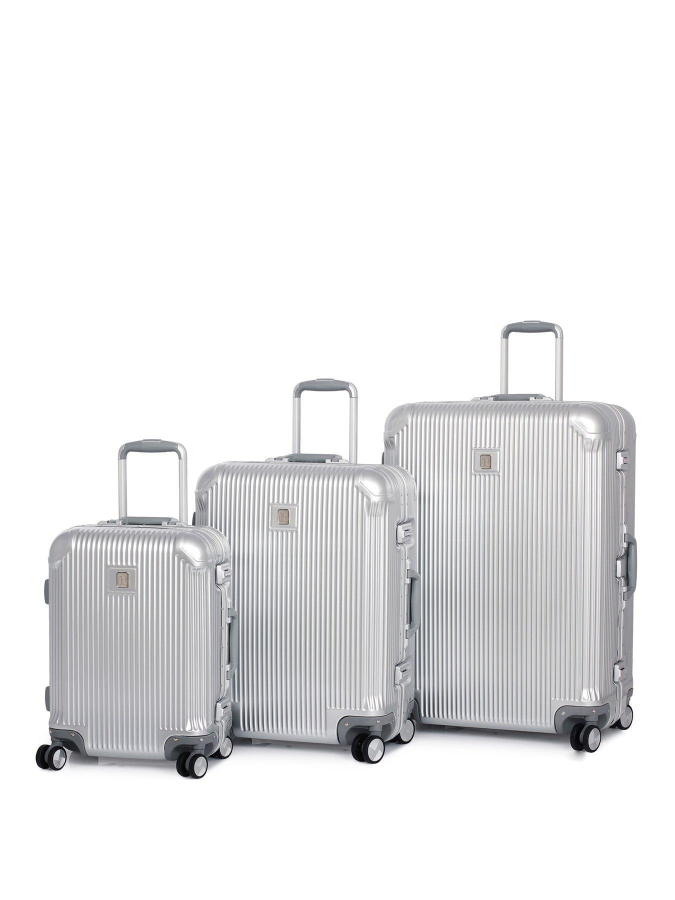 it luggage crusader suitcase