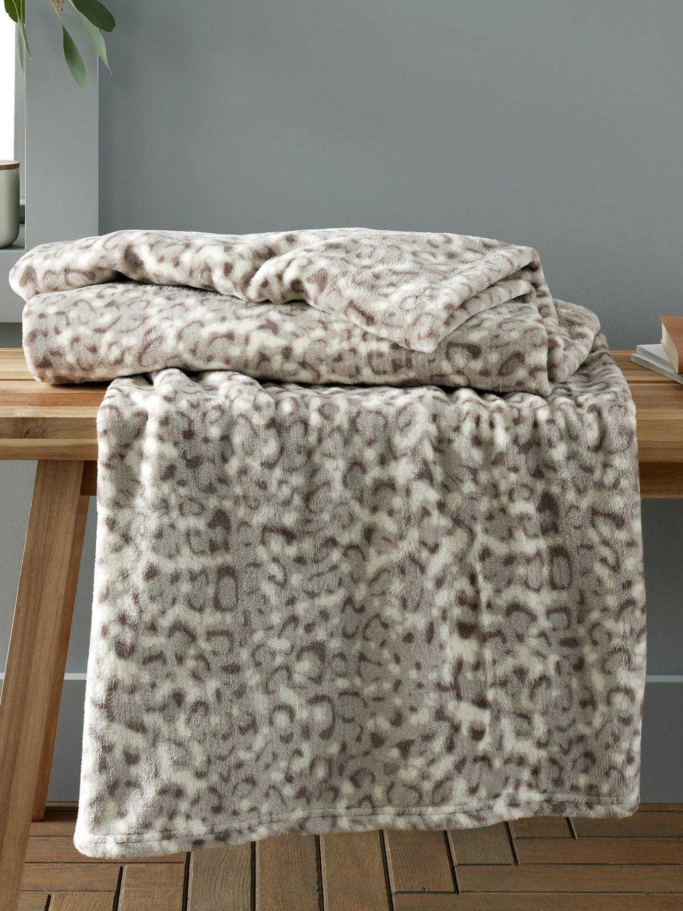 Catherine lansfield faux fur wolf online throw