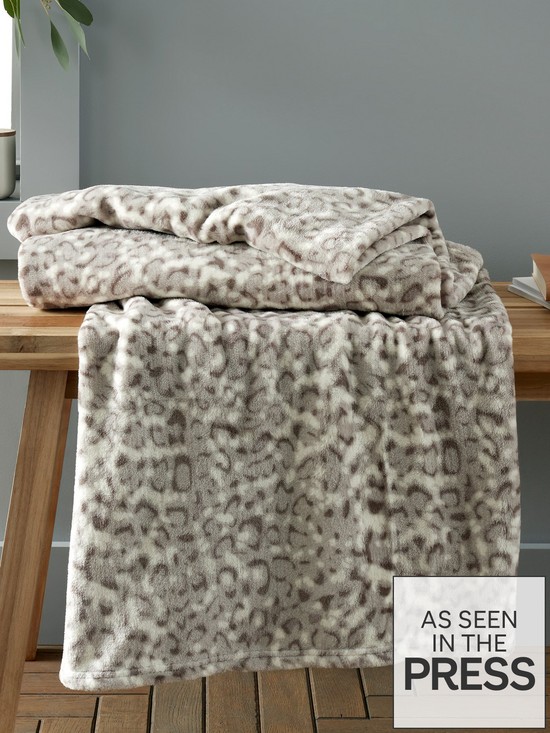 front image of catherine-lansfield-leopard-throw