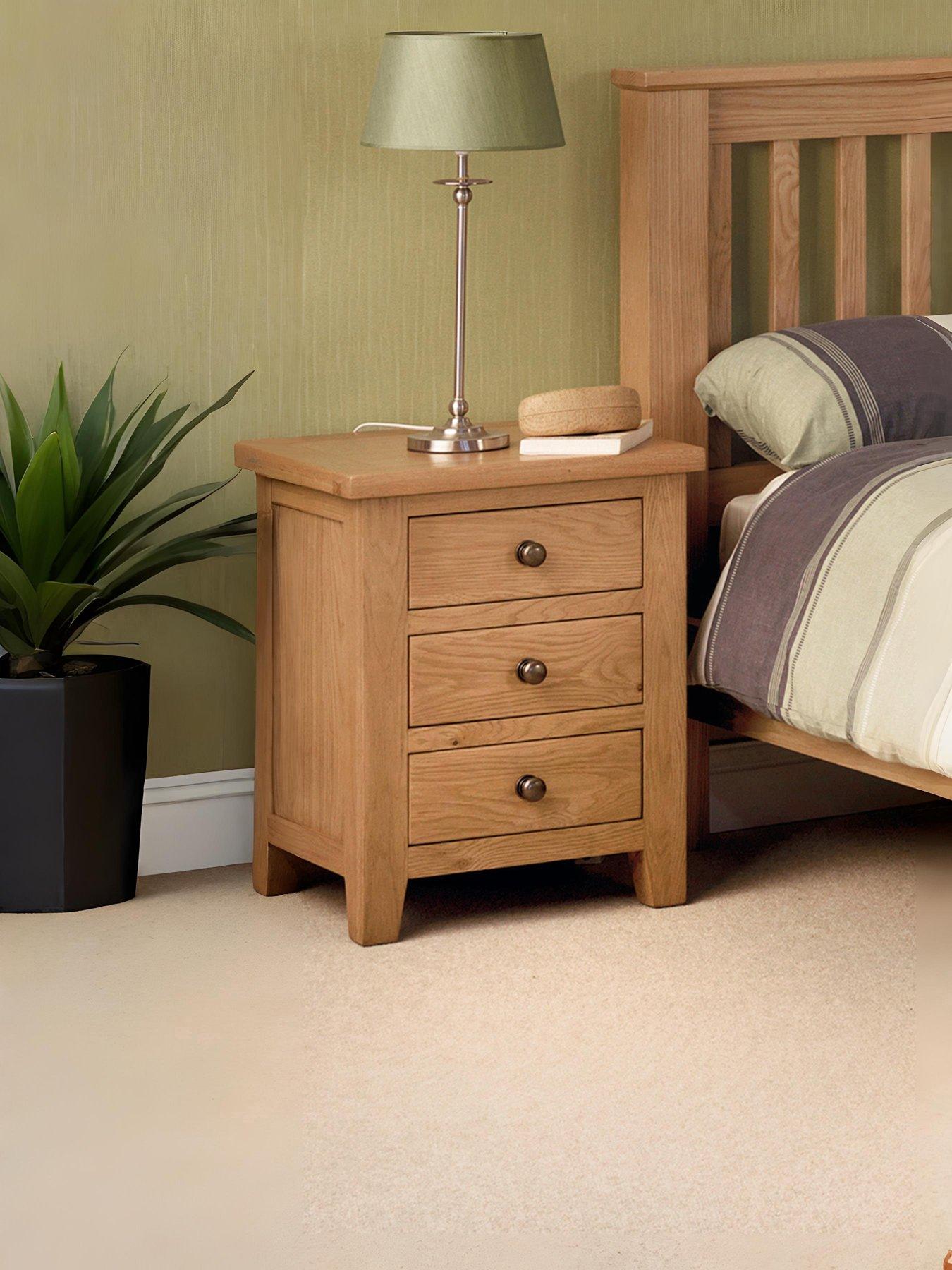 undefined Marlborough Ready Assembled 3 Drawer Solid Oak/Oak Veneer Bedside Cabinet