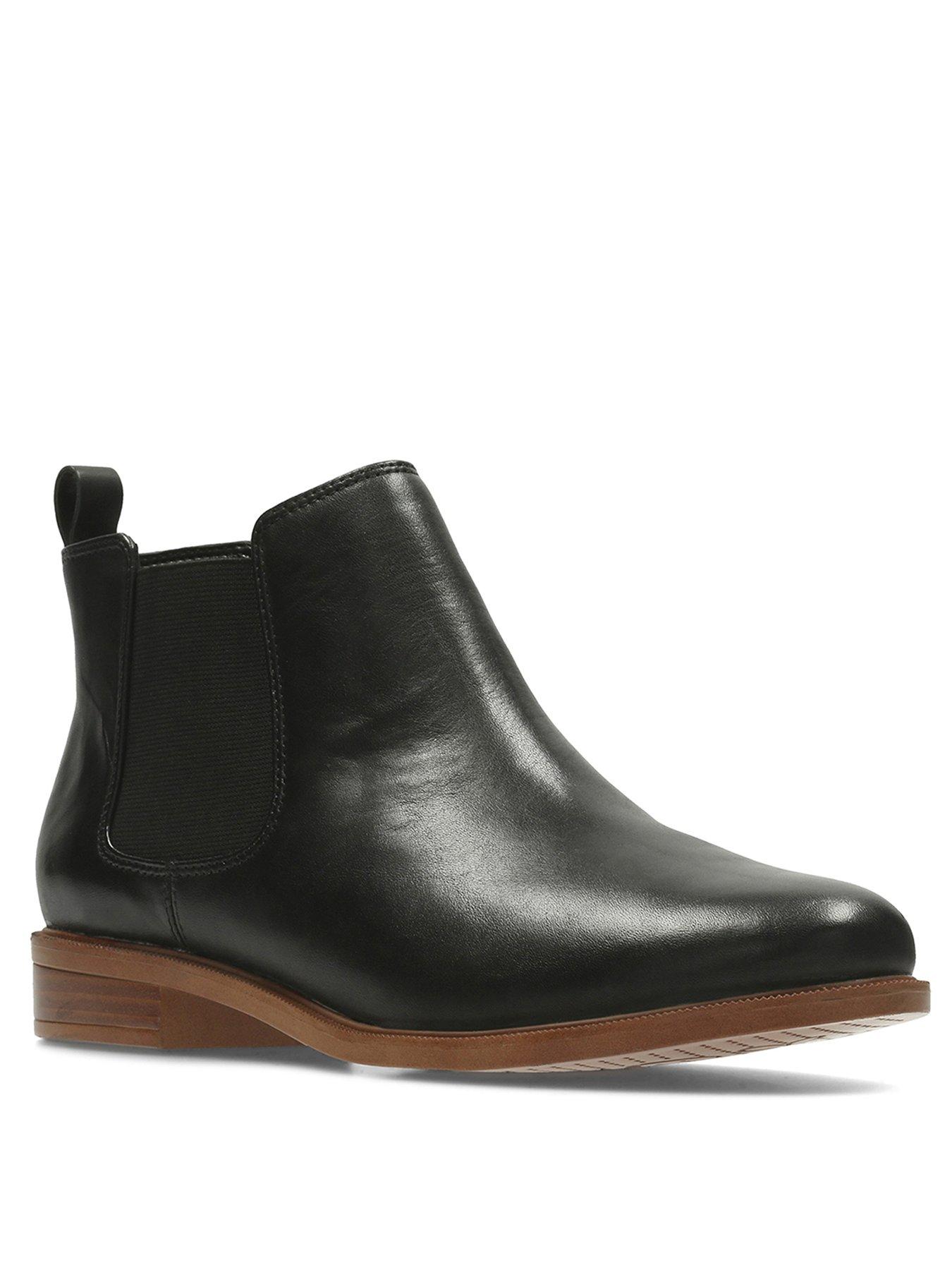clarks taylor shine wide fit