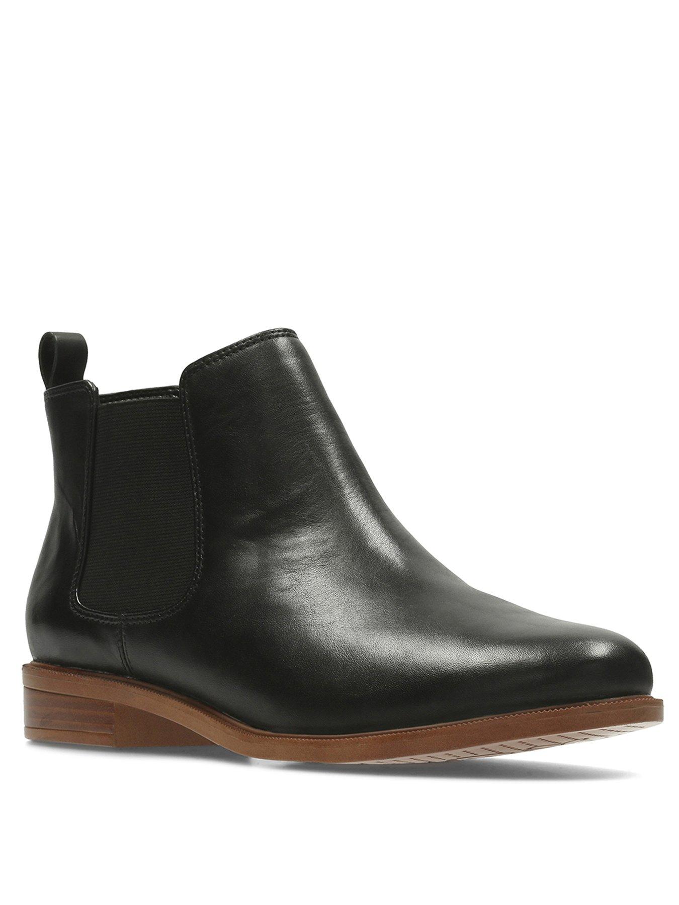 clarks ankle boots wide fit