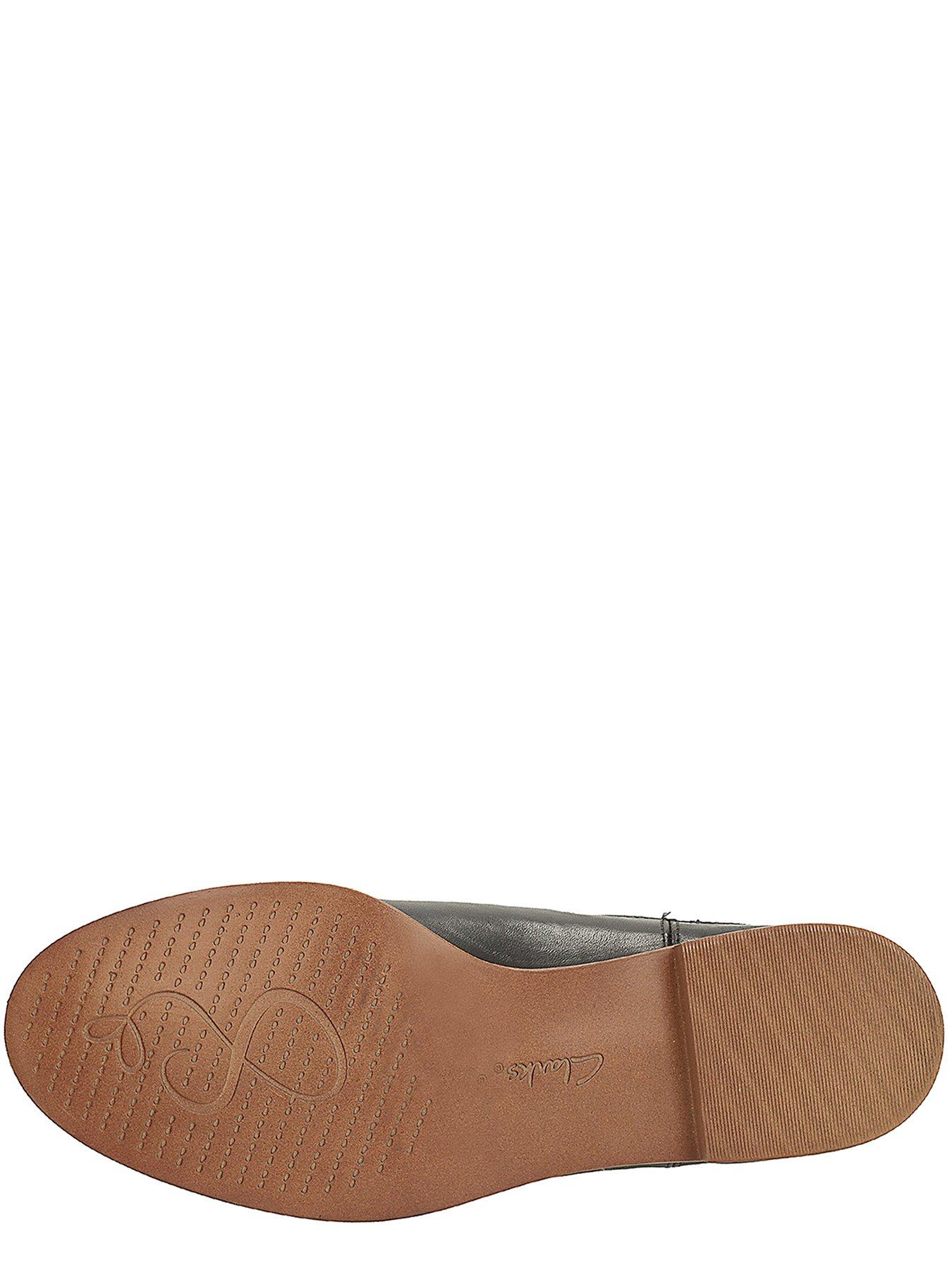 clarks taylor shine wide fit