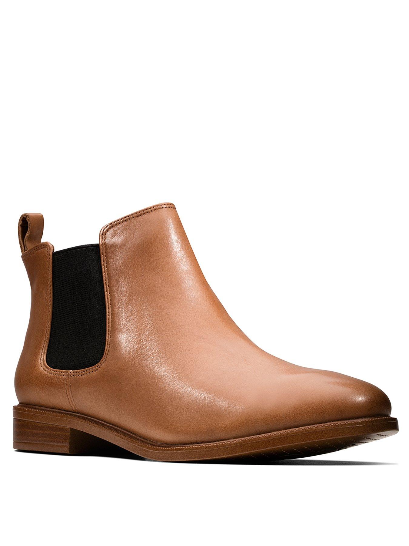 clarks wide ankle boots