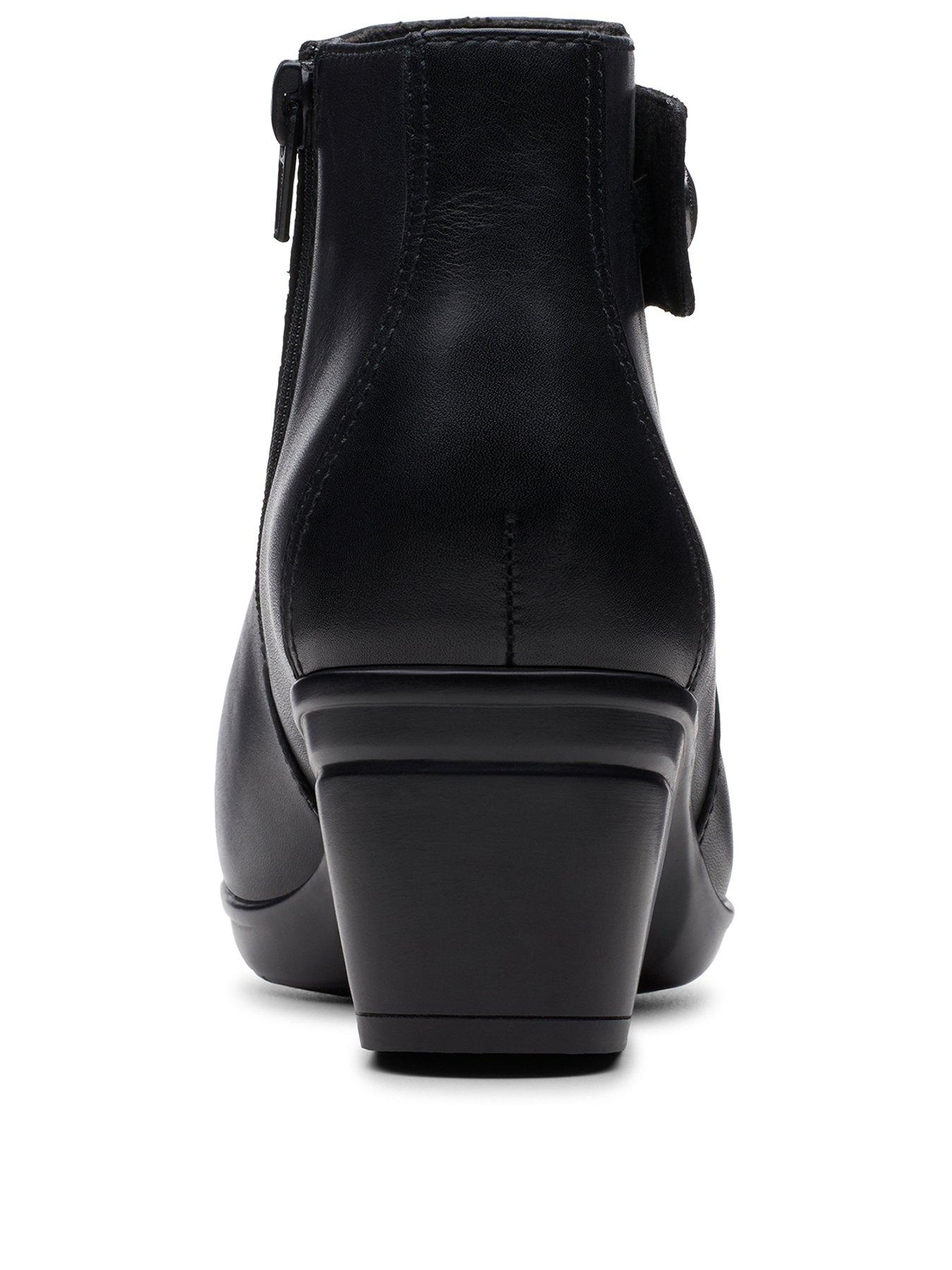 clarks women's emslie moxie ankle bootie