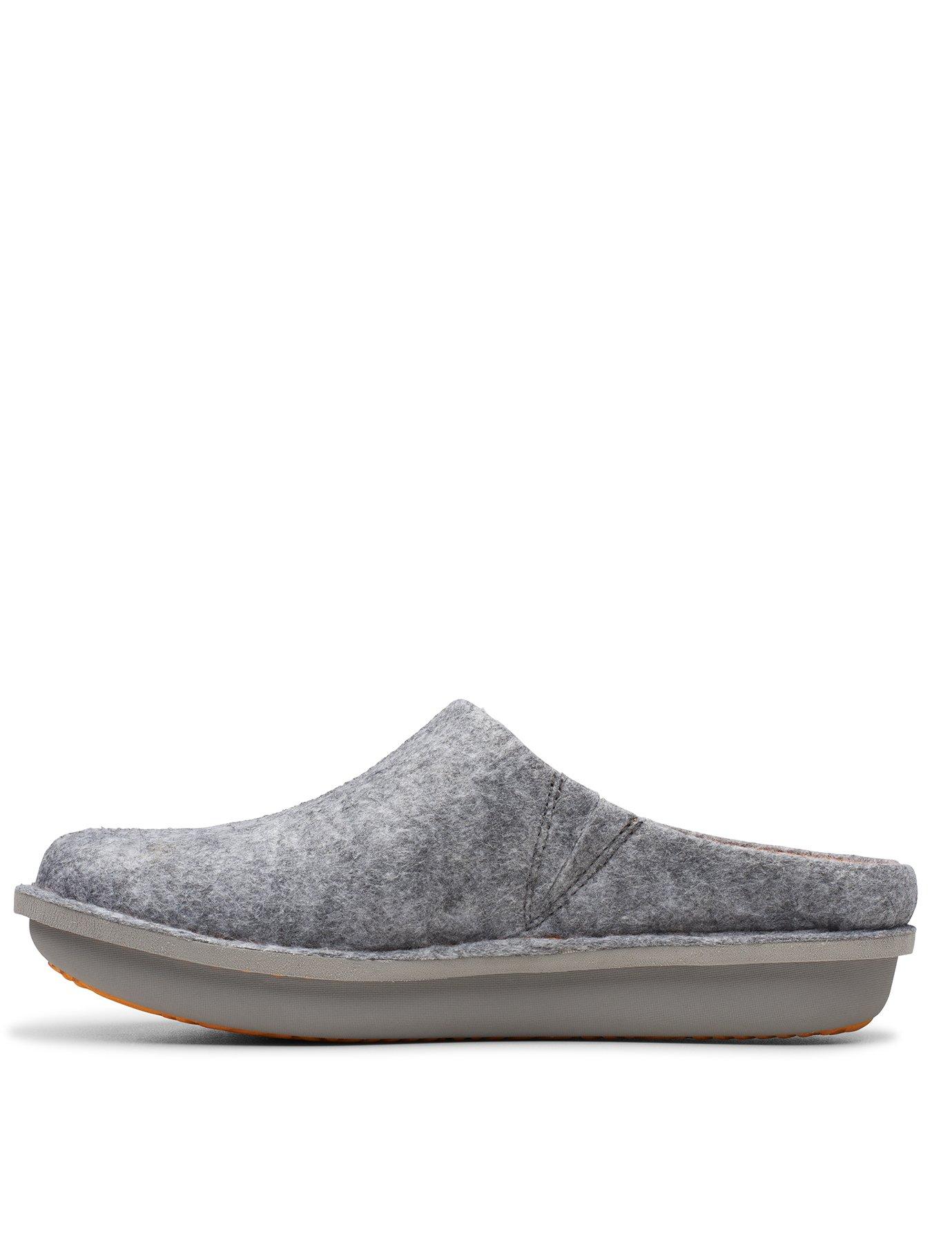 clarks step flow clog