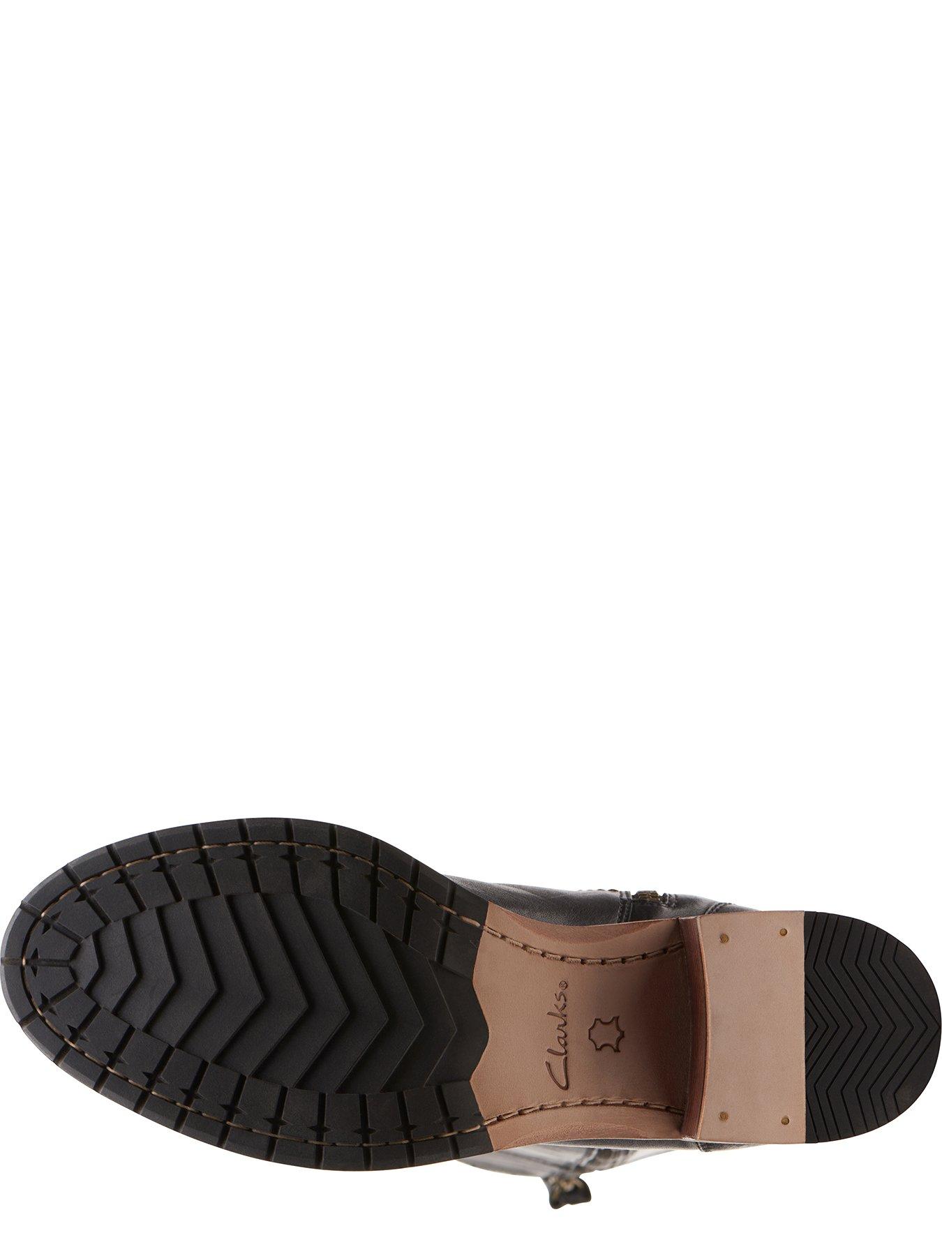 clarkdale sona boot tan
