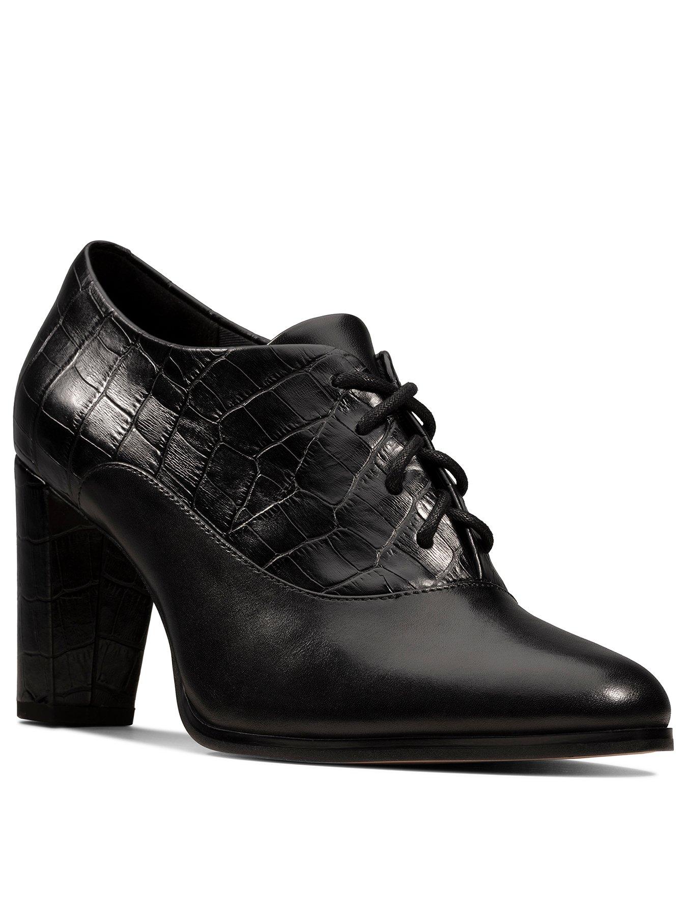 clarks shoe boots
