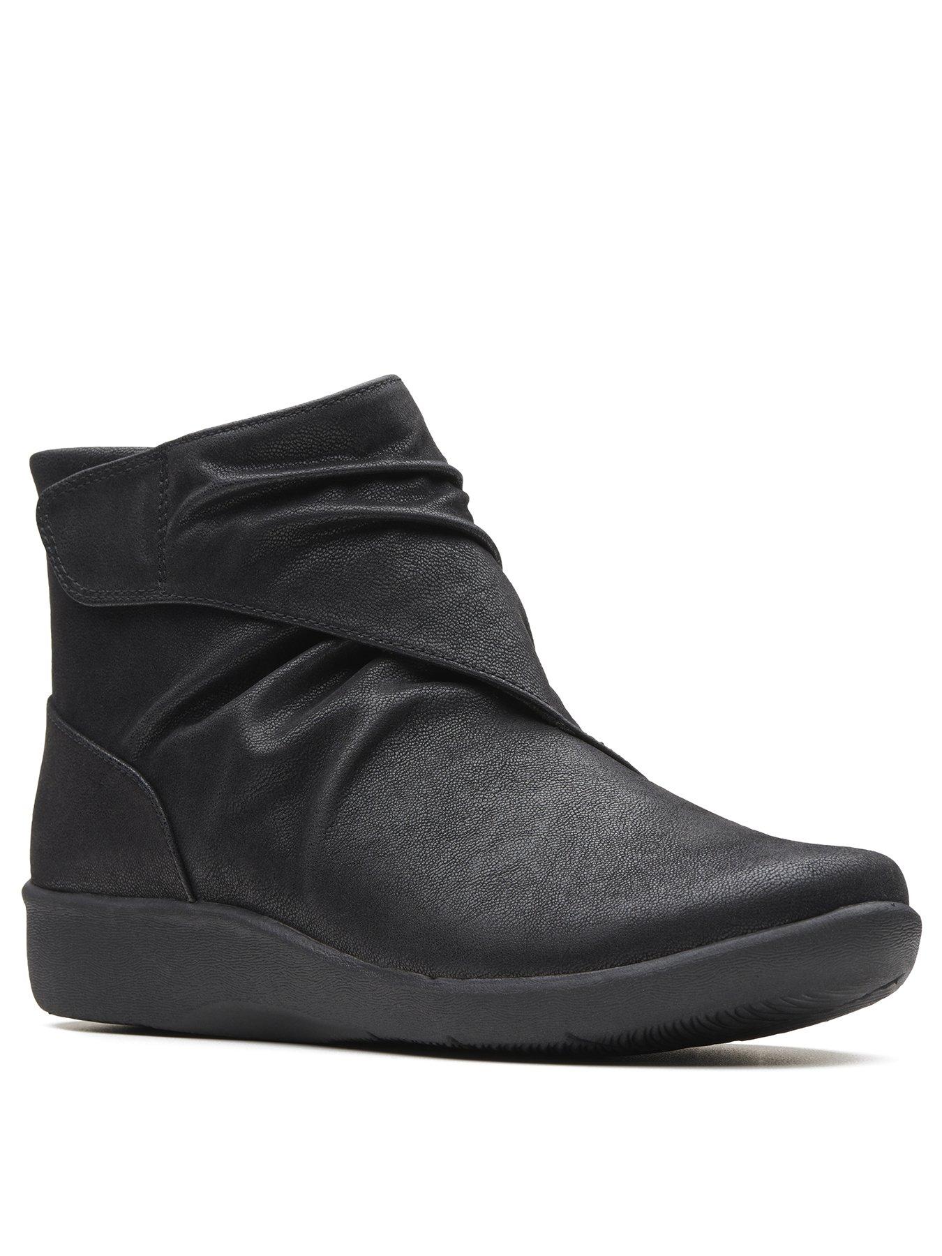 clarks outlet ankle boots