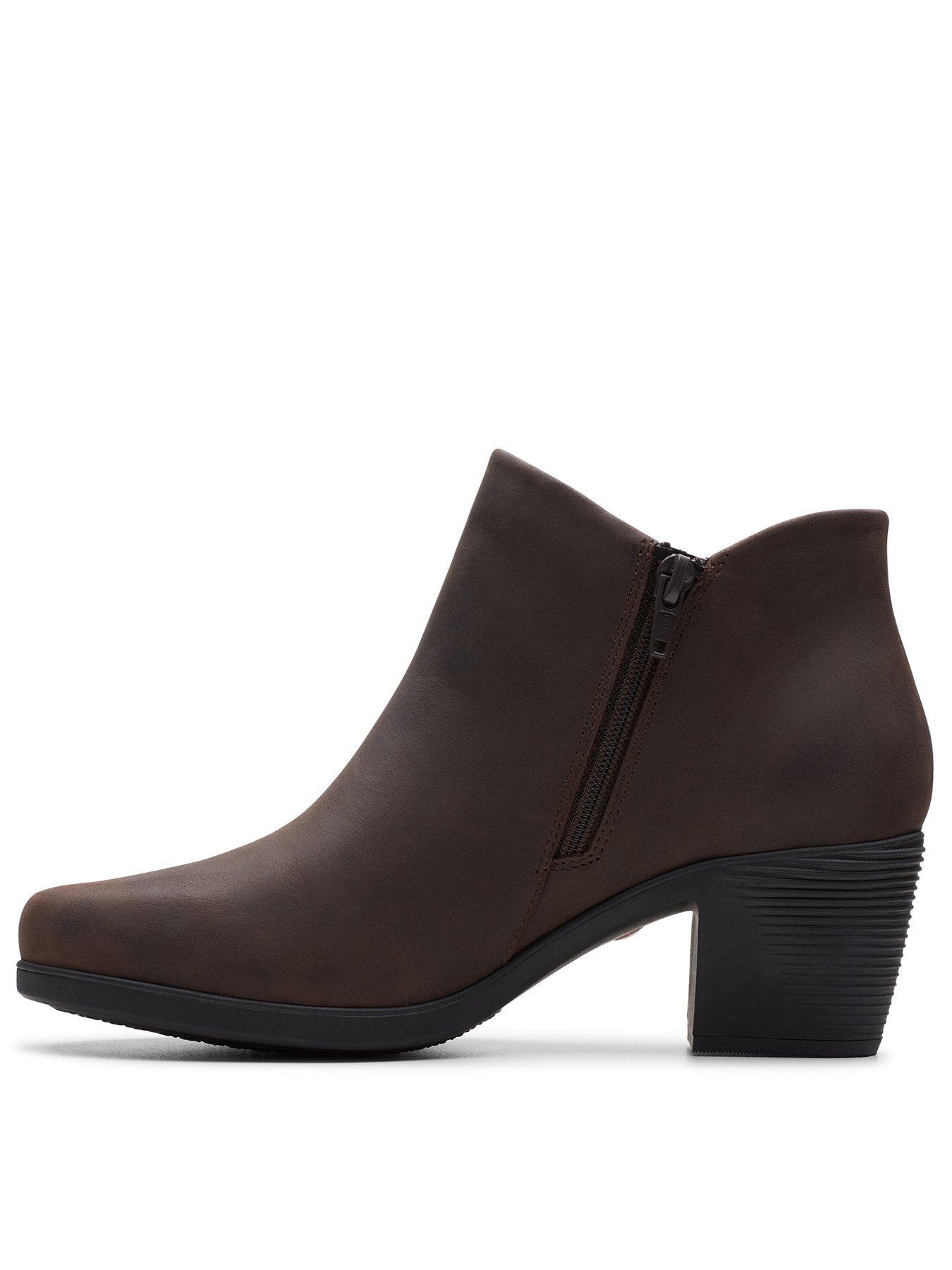 un lindel zip clarks