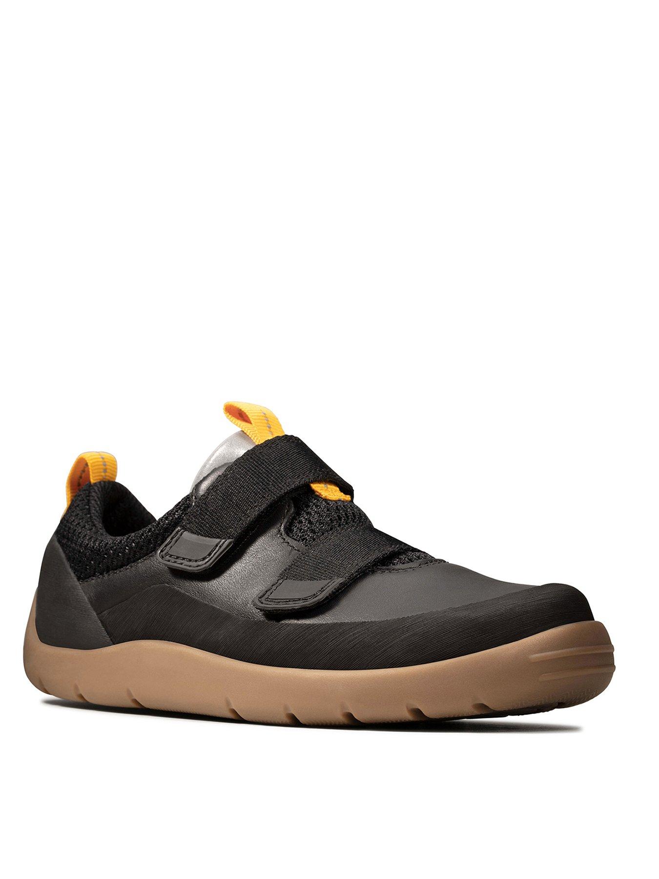 clarks trail shoes