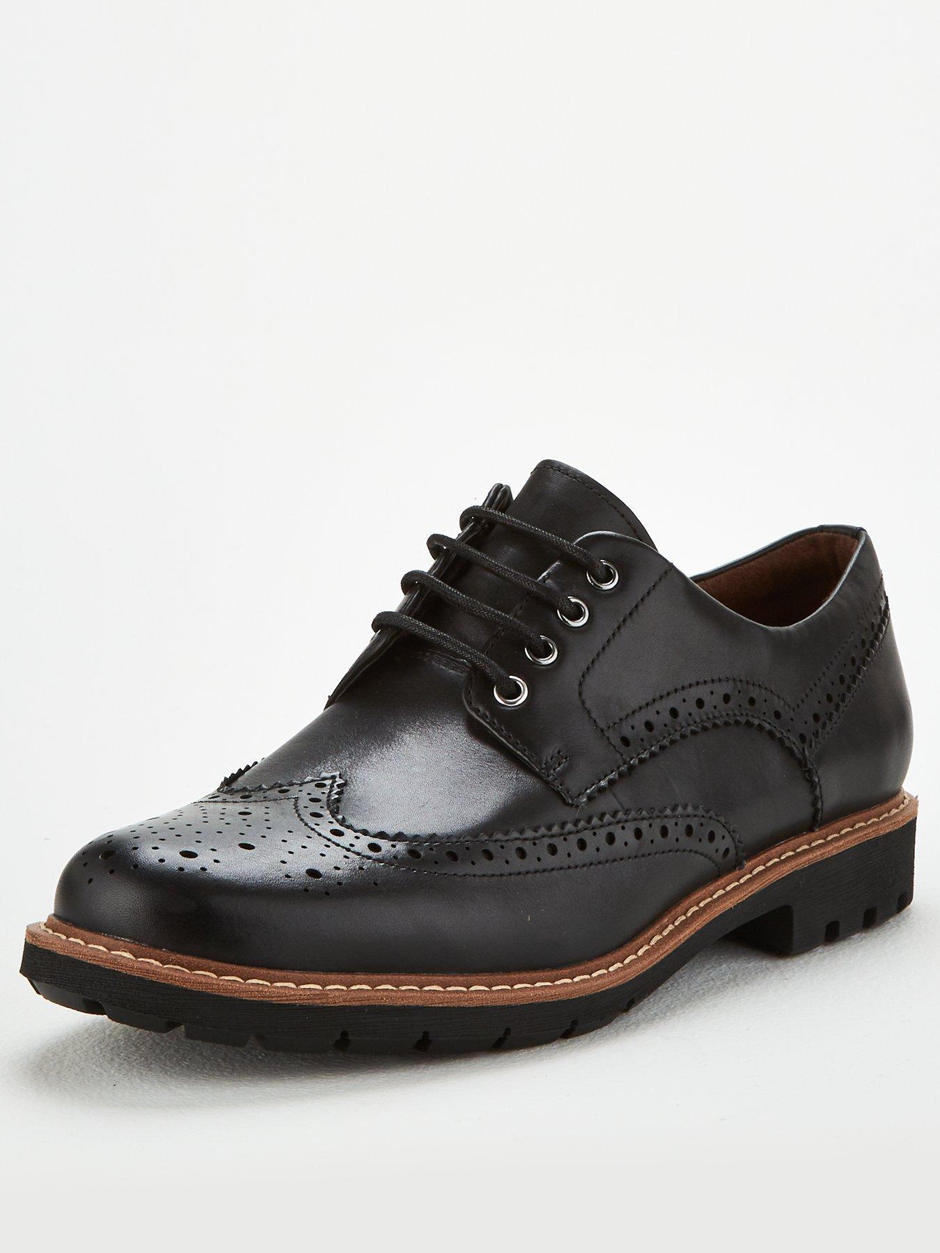 Clarks Batcombe Wing Shoe - Black | very.co.uk