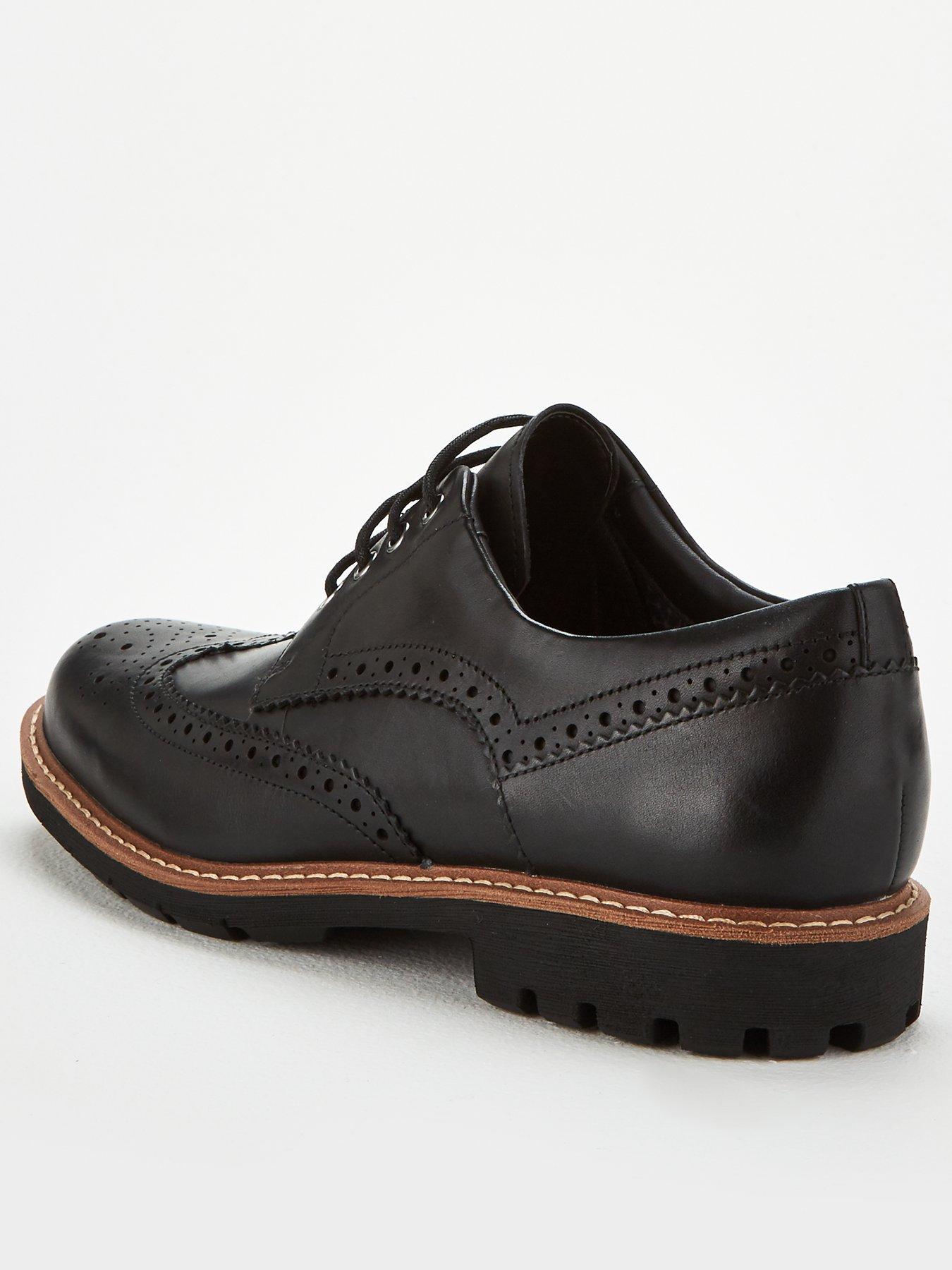 Clarks Batcombe Wing Shoe - Black | very.co.uk