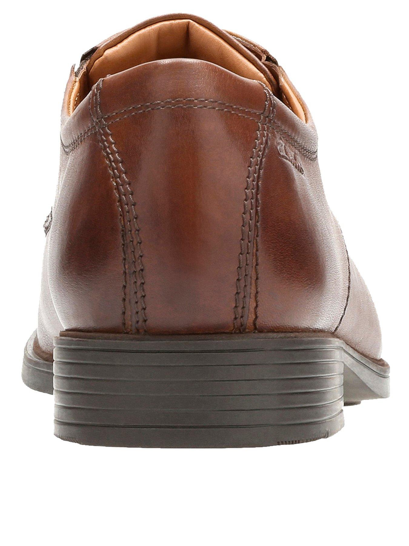 clarks tilden walk dark tan